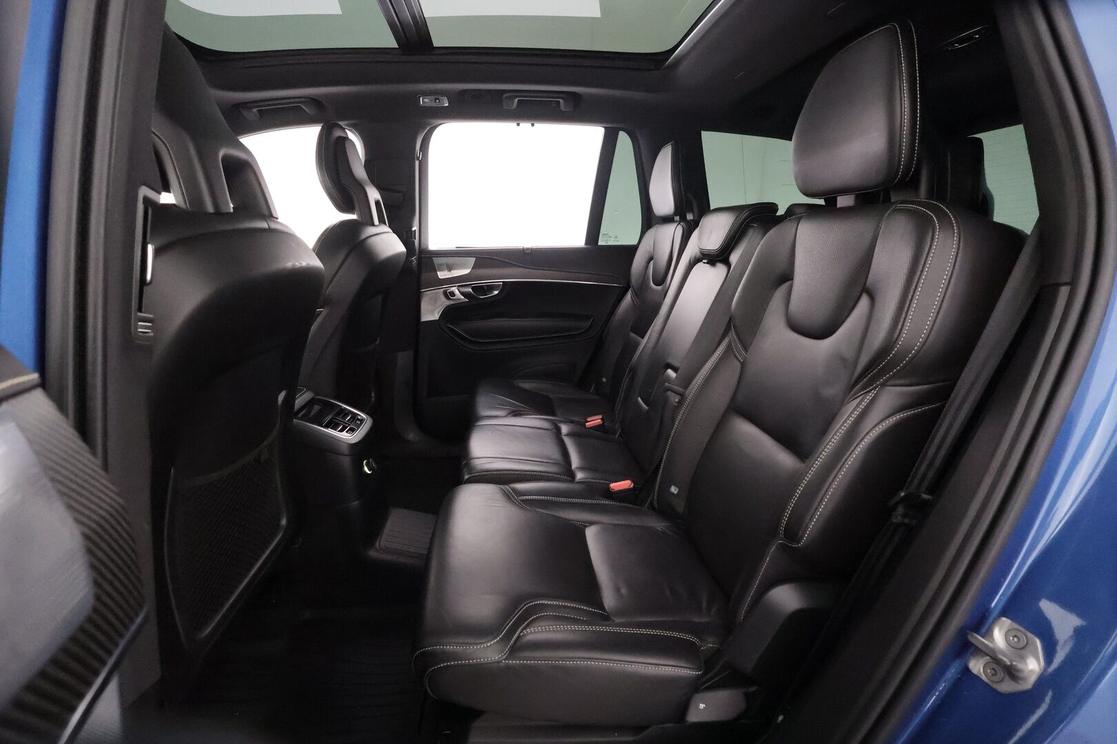 Volvo XC90 2017 T8 Twin Engine AWD R-Design aut 7-P - | Webasto | Koukku | HUD | Panorama | B&W | ACC | Full-LED | P.kamera | Sporttinahat Muistilla | Kaistavahti | Navi | Katveavustin | Keyless | 2x Latauskaapelit | Kahdet renkaat | 