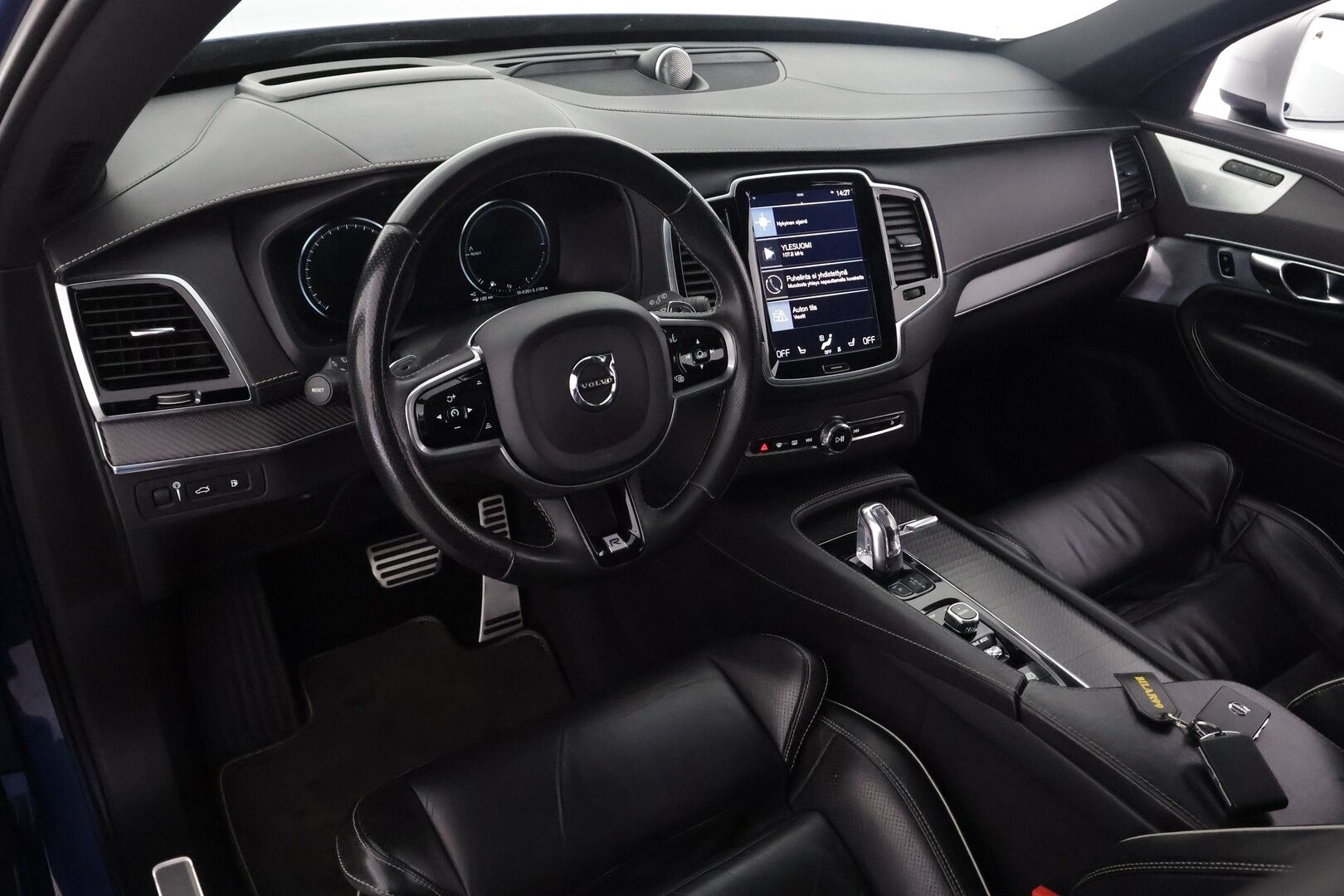 Volvo XC90 2017 T8 Twin Engine AWD R-Design aut 7-P - | Webasto | Koukku | HUD | Panorama | B&W | ACC | Full-LED | P.kamera | Sporttinahat Muistilla | Kaistavahti | Navi | Katveavustin | Keyless | 2x Latauskaapelit | Kahdet renkaat | 