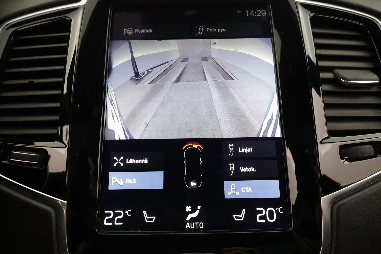 Volvo XC90 2017 T8 Twin Engine AWD R-Design aut 7-P - | Webasto | Koukku | HUD | Panorama | B&W | ACC | Full-LED | P.kamera | Sporttinahat Muistilla | Kaistavahti | Navi | Katveavustin | Keyless | 2x Latauskaapelit | Kahdet renkaat | 