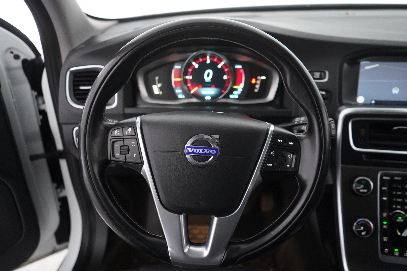 Volvo V60 2013 * MYYDÄÄN HUUTOKAUPAT.COM *