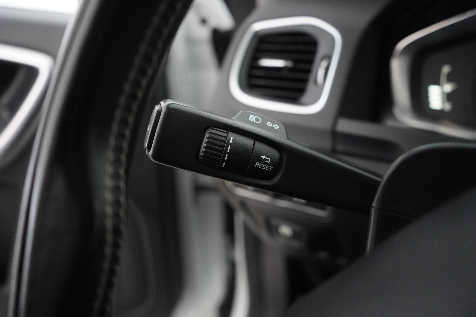 Volvo V60 2013 * MYYDÄÄN HUUTOKAUPAT.COM *