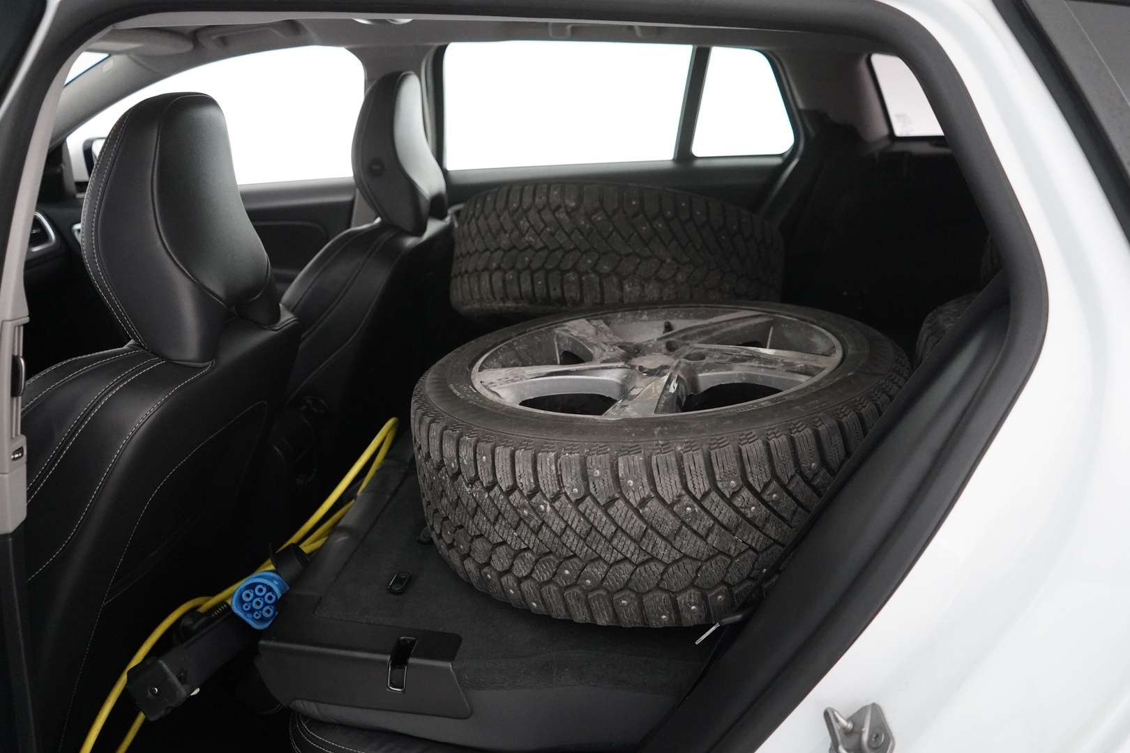 Volvo V60 2013 * MYYDÄÄN HUUTOKAUPAT.COM *