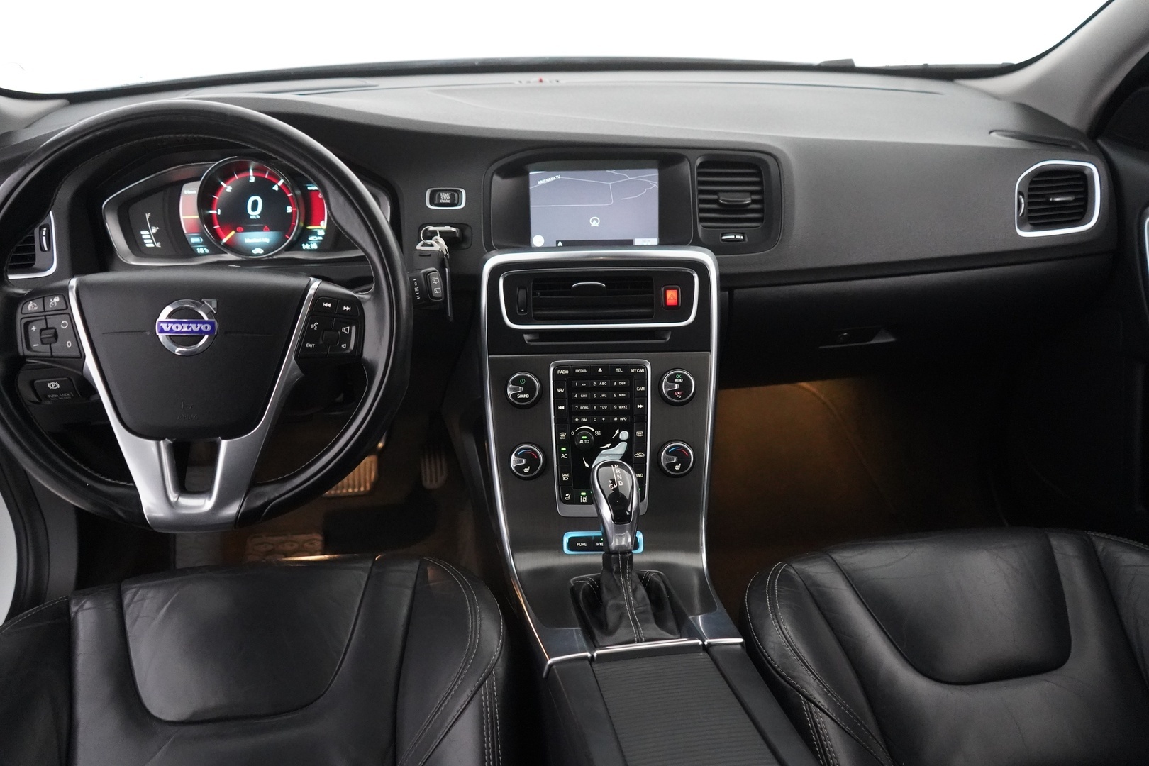 Volvo V60 2013 * MYYDÄÄN HUUTOKAUPAT.COM *