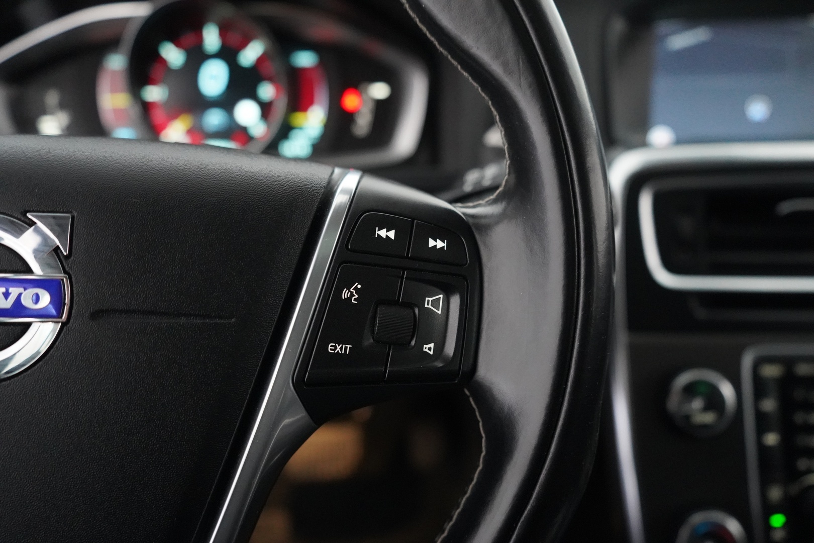 Volvo V60 2013 * MYYDÄÄN HUUTOKAUPAT.COM *