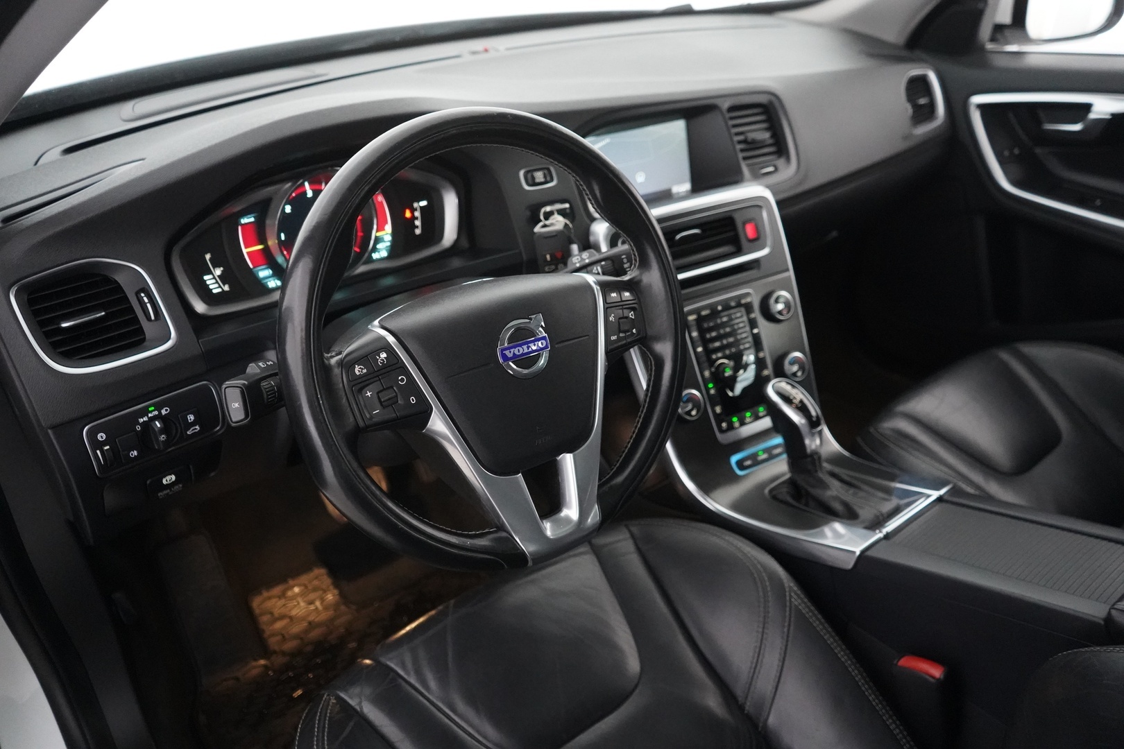 Volvo V60 2013 * MYYDÄÄN HUUTOKAUPAT.COM *