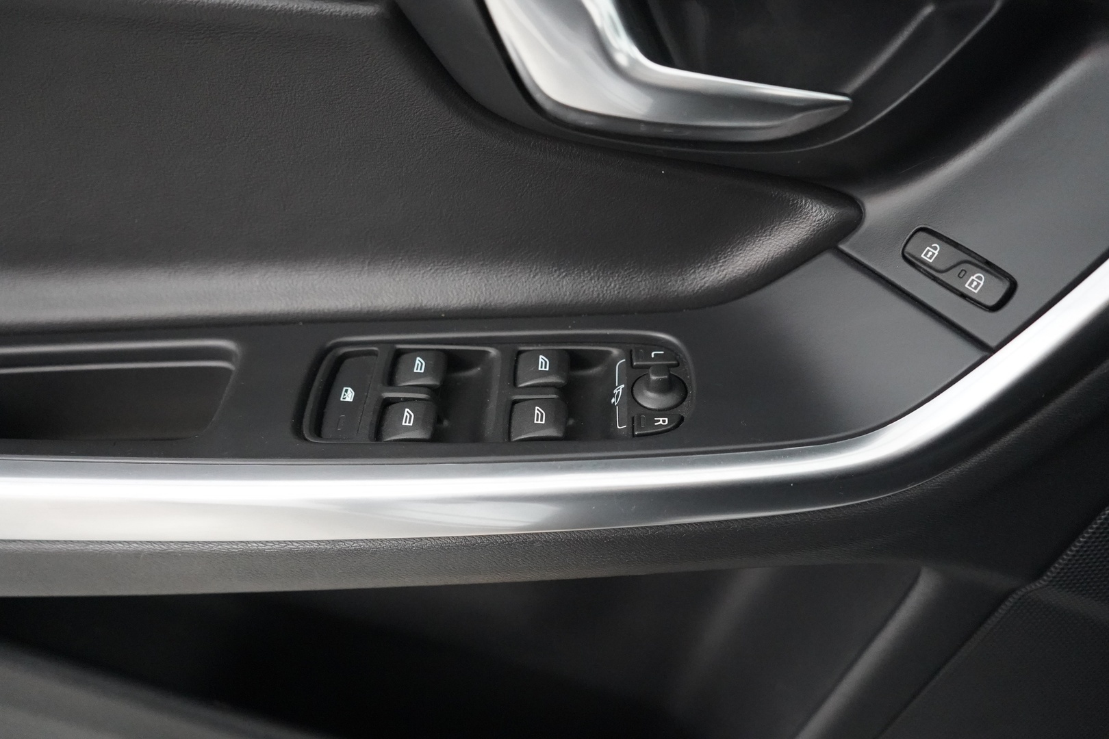 Volvo V60 2013 * MYYDÄÄN HUUTOKAUPAT.COM *