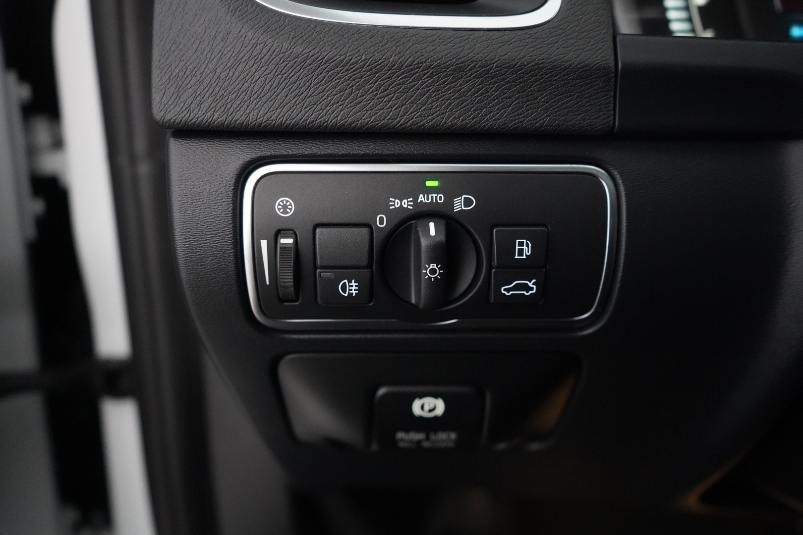 Volvo V60 2013 * MYYDÄÄN HUUTOKAUPAT.COM *