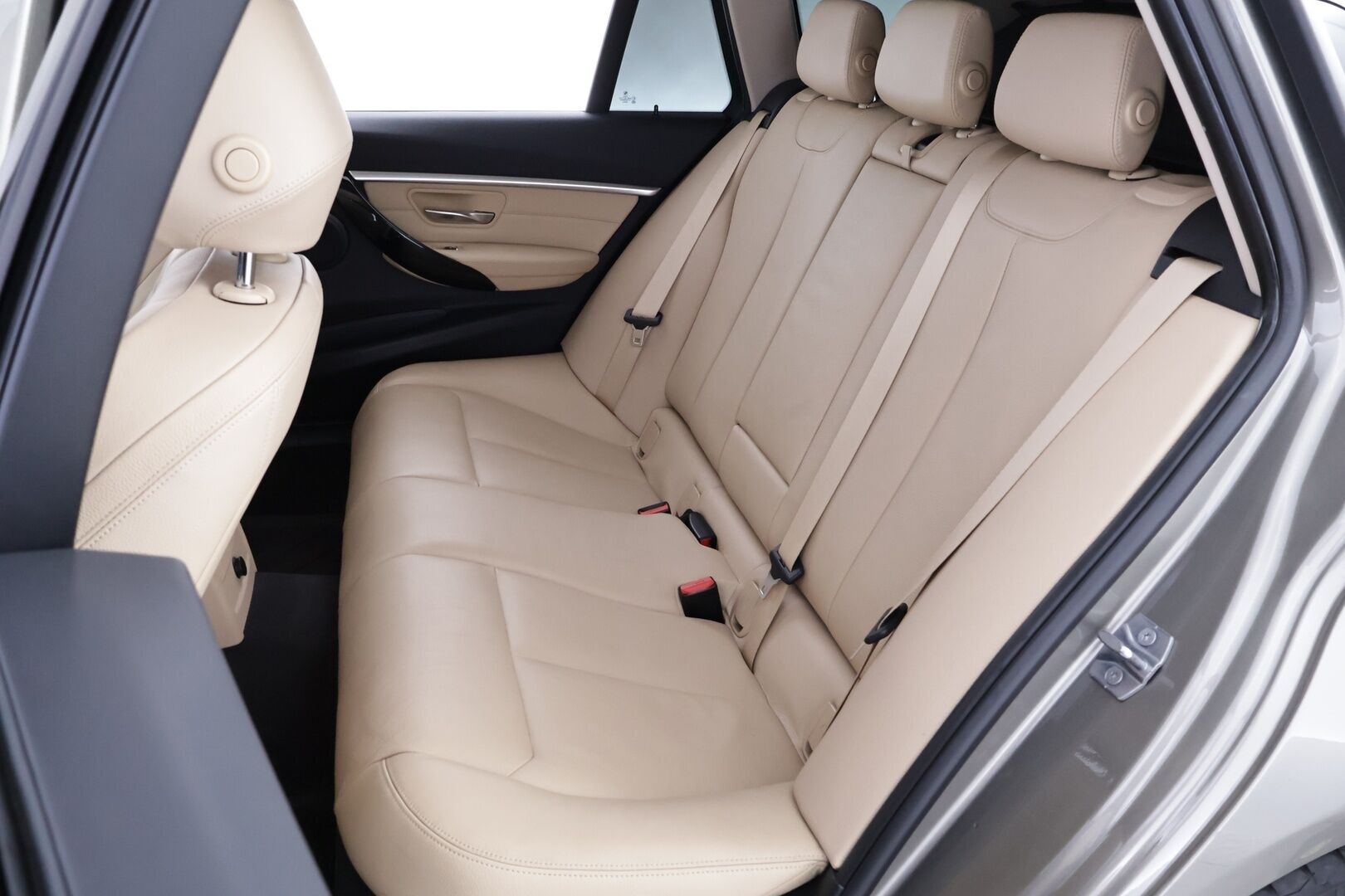 BMW 330 2018 F31 Touring 330i A xDrive Business Exclusive Sport Line - Suomiauto | Webasto | Navi | Vaaleat Sporttinahat | LED | Ratinlämmitys | Vakkari | Metalliväri | UPEA!