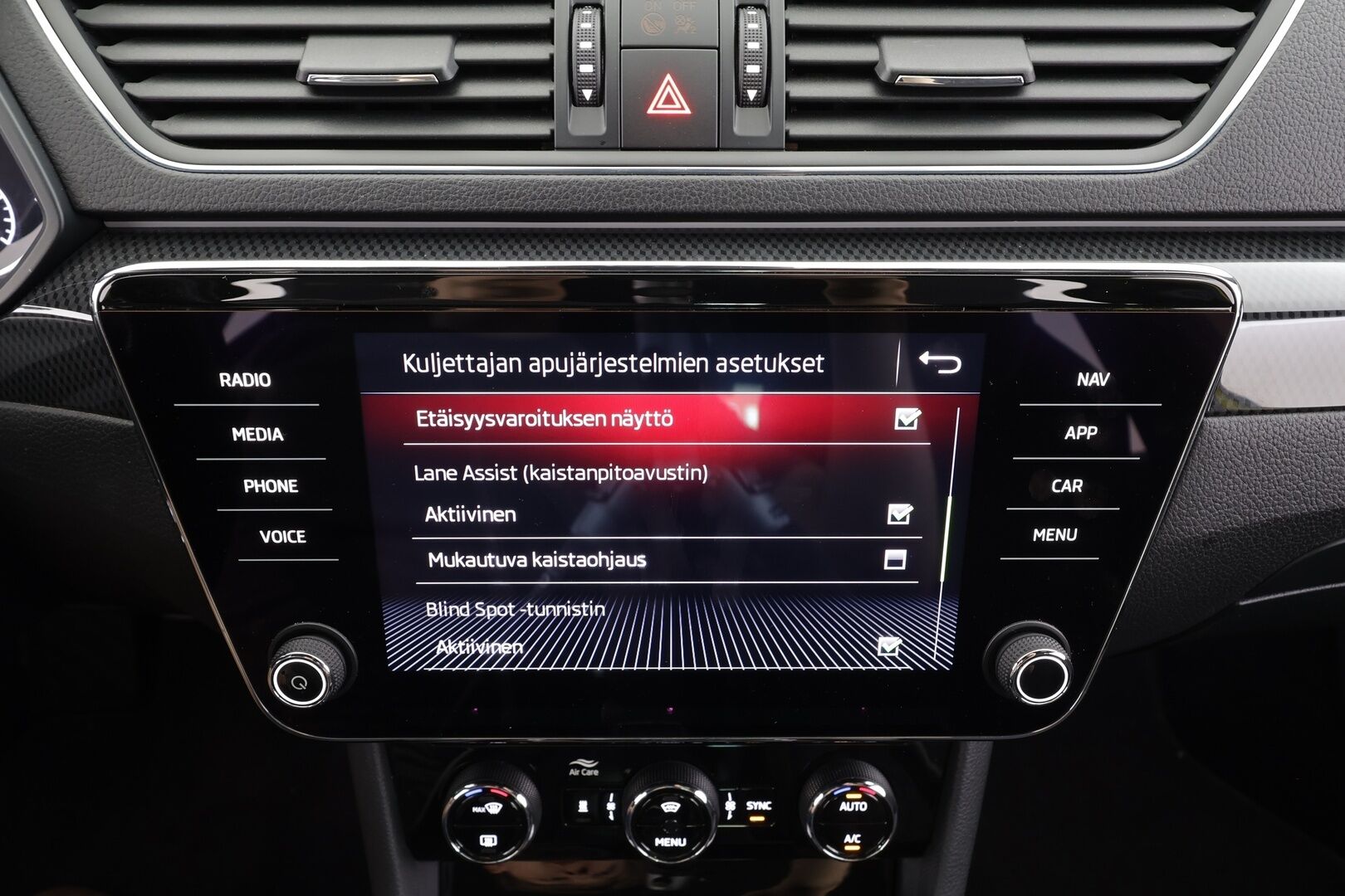 Skoda Superb 2018 1,4 TSI ACT SportLine - | ACC | Webasto | Skoda crystal Light Matrix LED | Canton | Muistipenkki | P.Kamera | Puolinahat | Ratinlämmitys | Puolinahat | Apple&Android | Suomi-auto | Kahdet Renkaat |