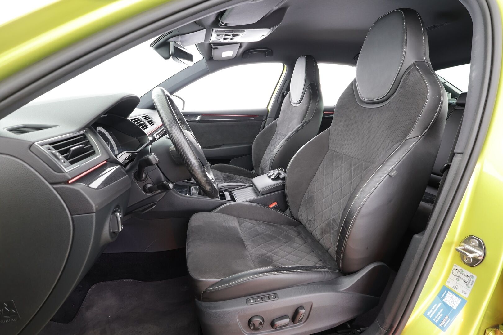 Skoda Superb 2018 1,4 TSI ACT SportLine - | ACC | Webasto | Skoda crystal Light Matrix LED | Canton | Muistipenkki | P.Kamera | Puolinahat | Ratinlämmitys | Puolinahat | Apple&Android | Suomi-auto | Kahdet Renkaat |