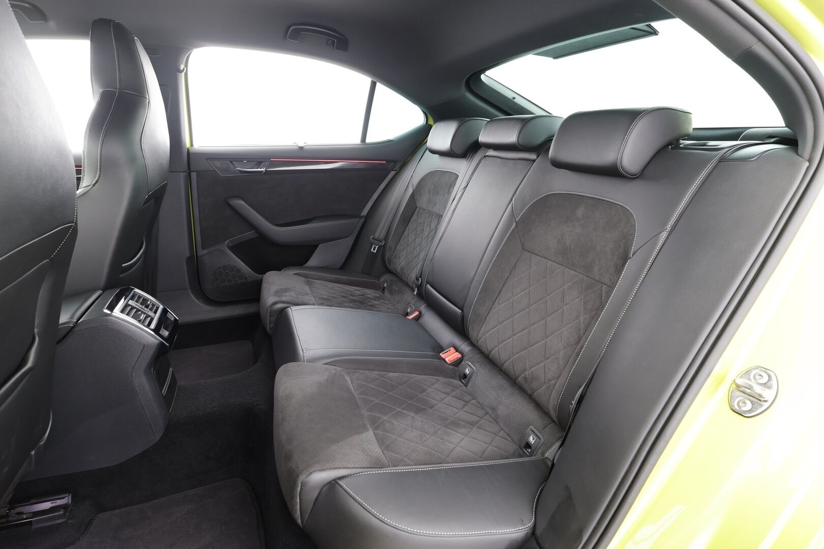 Skoda Superb 2018 1,4 TSI ACT SportLine - | ACC | Webasto | Skoda crystal Light Matrix LED | Canton | Muistipenkki | P.Kamera | Puolinahat | Ratinlämmitys | Puolinahat | Apple&Android | Suomi-auto | Kahdet Renkaat |