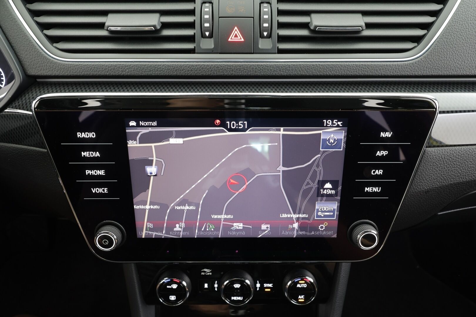 Skoda Superb 2018 1,4 TSI ACT SportLine - | ACC | Webasto | Skoda crystal Light Matrix LED | Canton | Muistipenkki | P.Kamera | Puolinahat | Ratinlämmitys | Puolinahat | Apple&Android | Suomi-auto | Kahdet Renkaat |