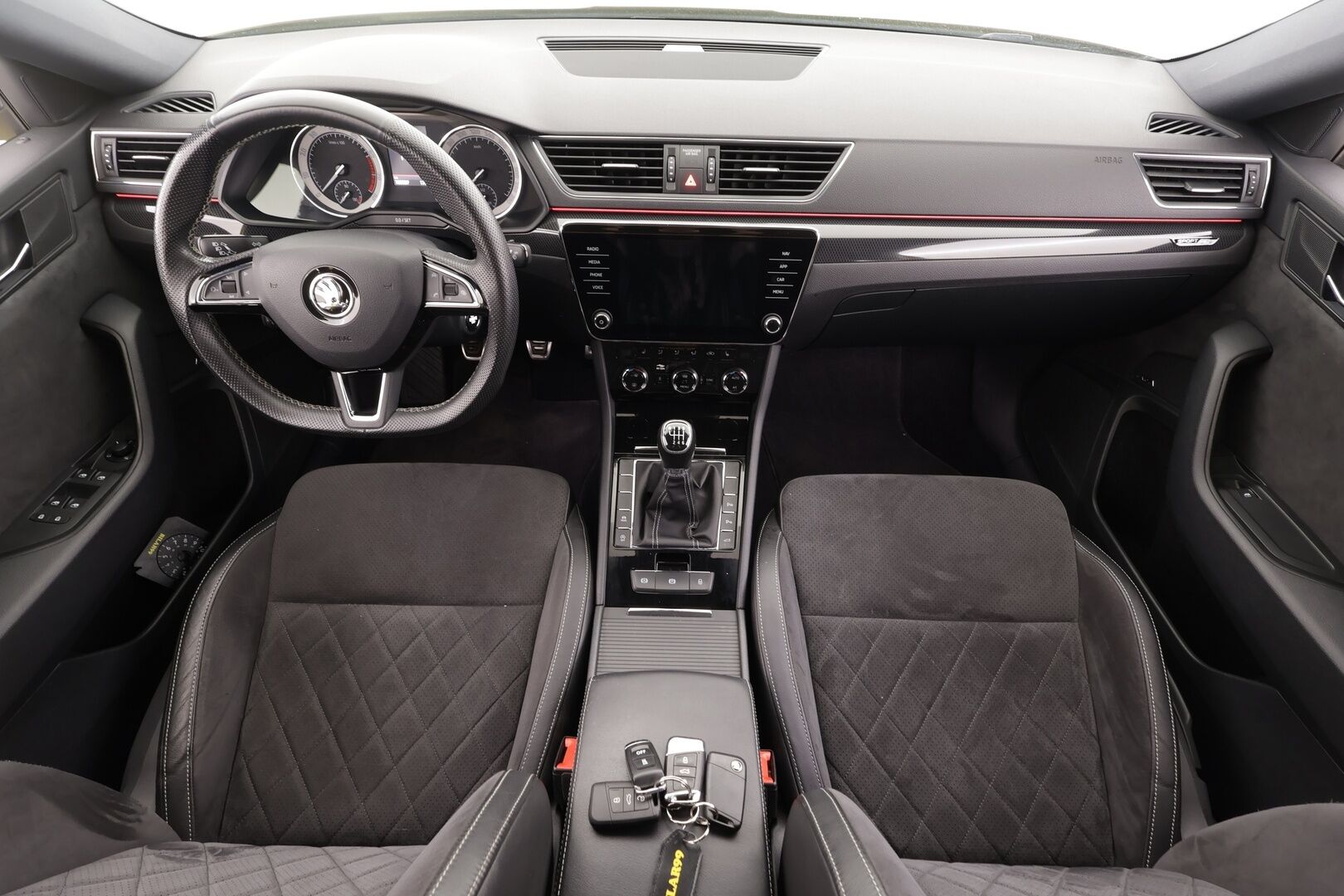 Skoda Superb 2018 1,4 TSI ACT SportLine - | ACC | Webasto | Skoda crystal Light Matrix LED | Canton | Muistipenkki | P.Kamera | Puolinahat | Ratinlämmitys | Puolinahat | Apple&Android | Suomi-auto | Kahdet Renkaat |