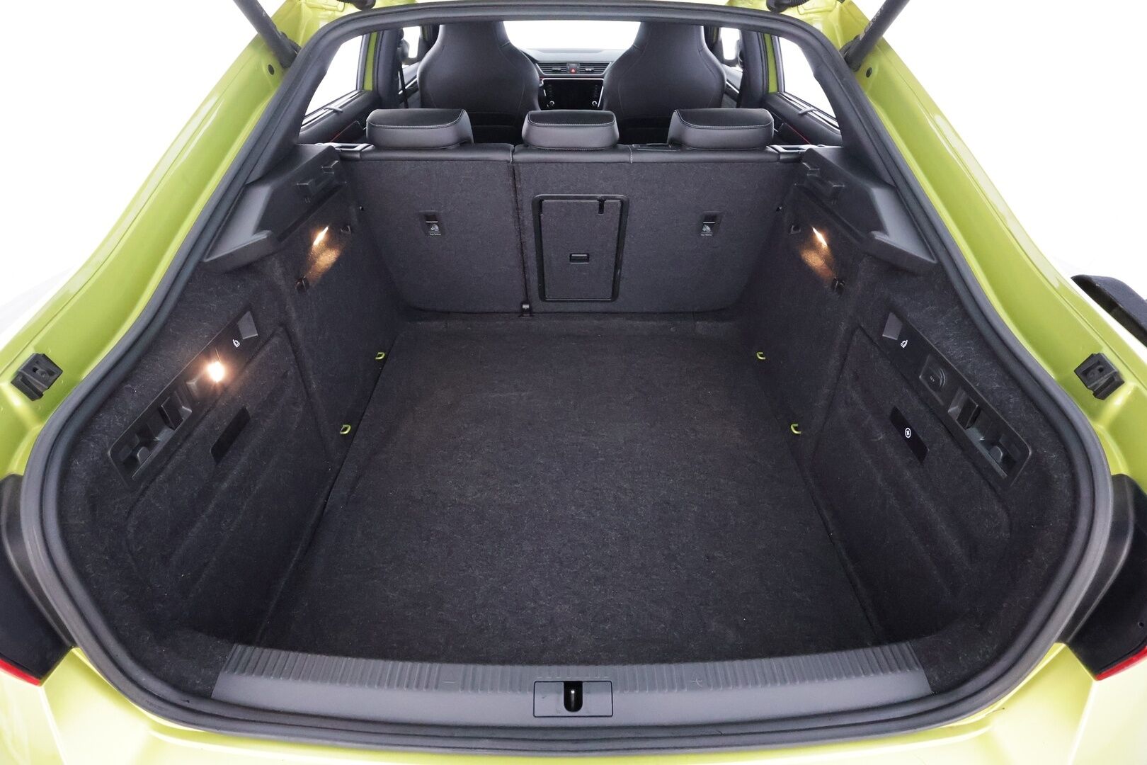 Skoda Superb 2018 1,4 TSI ACT SportLine - | ACC | Webasto | Skoda crystal Light Matrix LED | Canton | Muistipenkki | P.Kamera | Puolinahat | Ratinlämmitys | Puolinahat | Apple&Android | Suomi-auto | Kahdet Renkaat |