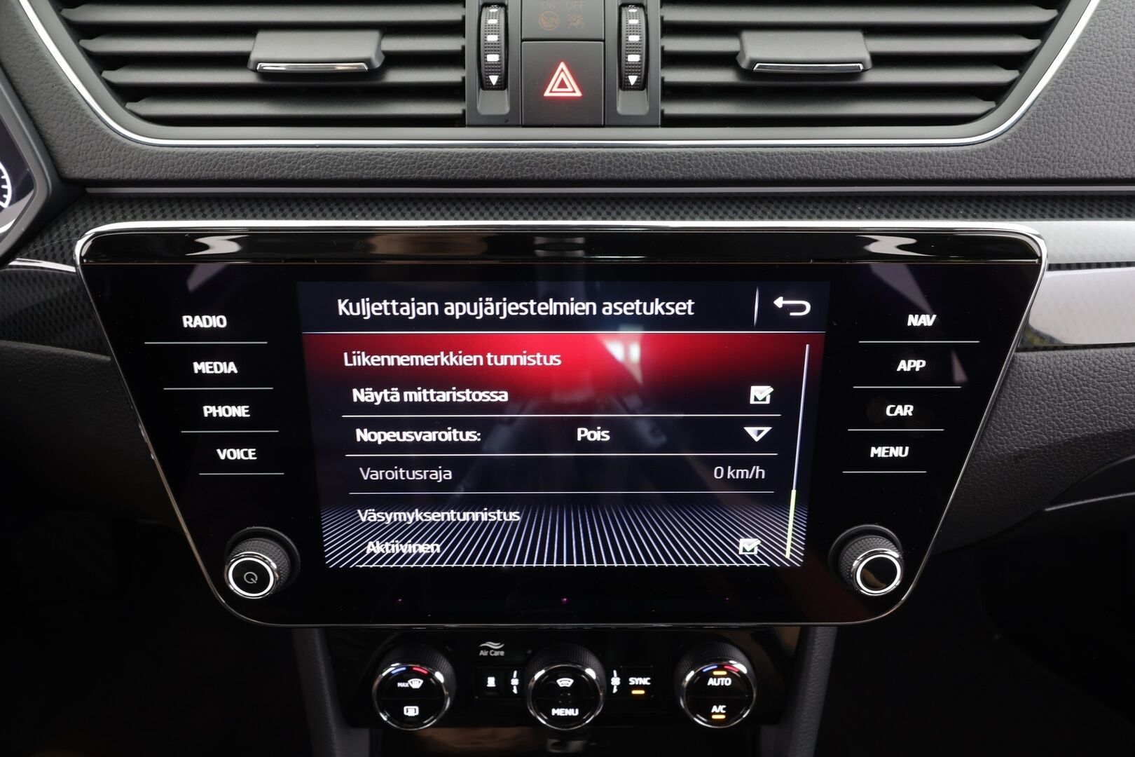 Skoda Superb 2018 1,4 TSI ACT SportLine - | ACC | Webasto | Skoda crystal Light Matrix LED | Canton | Muistipenkki | P.Kamera | Puolinahat | Ratinlämmitys | Puolinahat | Apple&Android | Suomi-auto | Kahdet Renkaat |