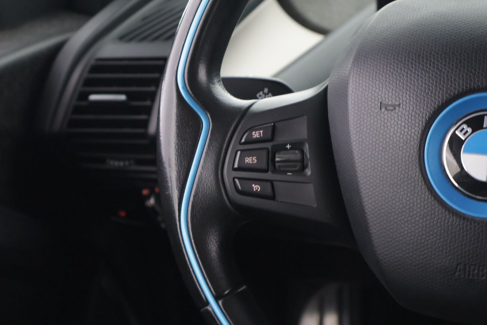 BMW i3 2014 60 Ah REX - *Vakkari / Pysäköintitutkat / P. Kamera / LED / Harman/Kardon*