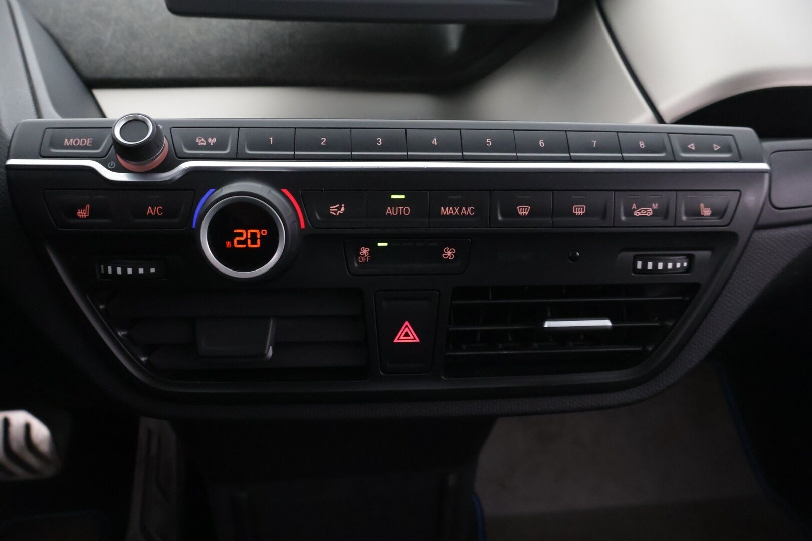 BMW i3 2014 60 Ah REX - *Vakkari / Pysäköintitutkat / P. Kamera / LED / Harman/Kardon*
