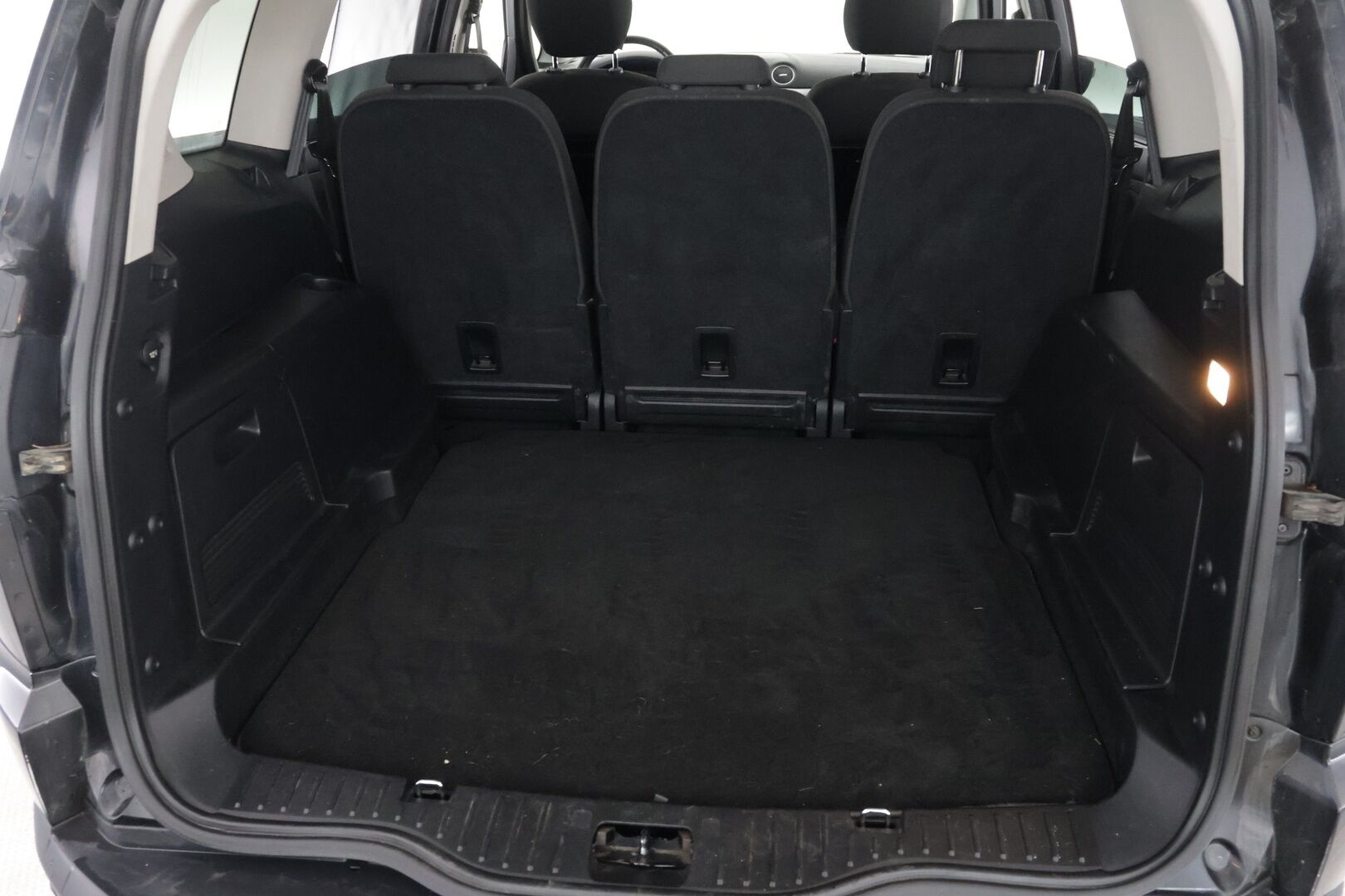 Ford S-Max 2011 2,0 TDCi 163 hv PowerShift Titanium A6 5-ovinen *Lohko / Koukku / PremiumHifi / Hyvin huollettu* - -*Myydään huutokaupat.comissa * - KORKO VAIN 3,99 %