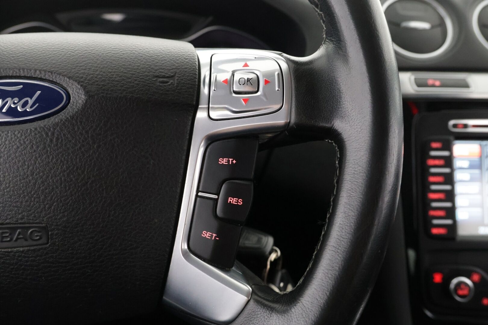 Ford S-Max 2011 2,0 TDCi 163 hv PowerShift Titanium A6 5-ovinen *Lohko / Koukku / PremiumHifi / Hyvin huollettu* - -*Myydään huutokaupat.comissa * - KORKO VAIN 3,99 %