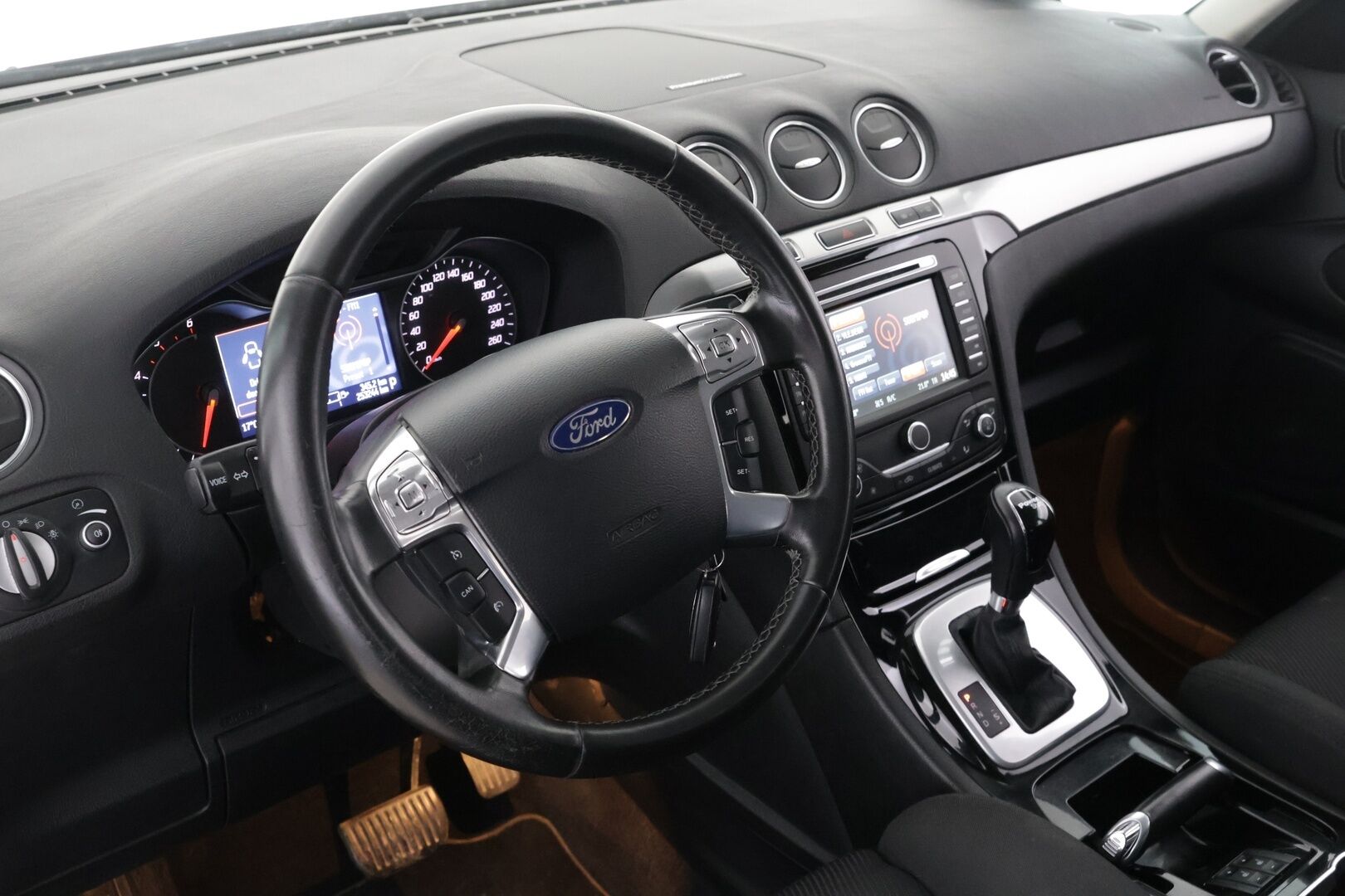 Ford S-Max 2011 2,0 TDCi 163 hv PowerShift Titanium A6 5-ovinen *Lohko / Koukku / PremiumHifi / Hyvin huollettu* - -*Myydään huutokaupat.comissa * - KORKO VAIN 3,99 %