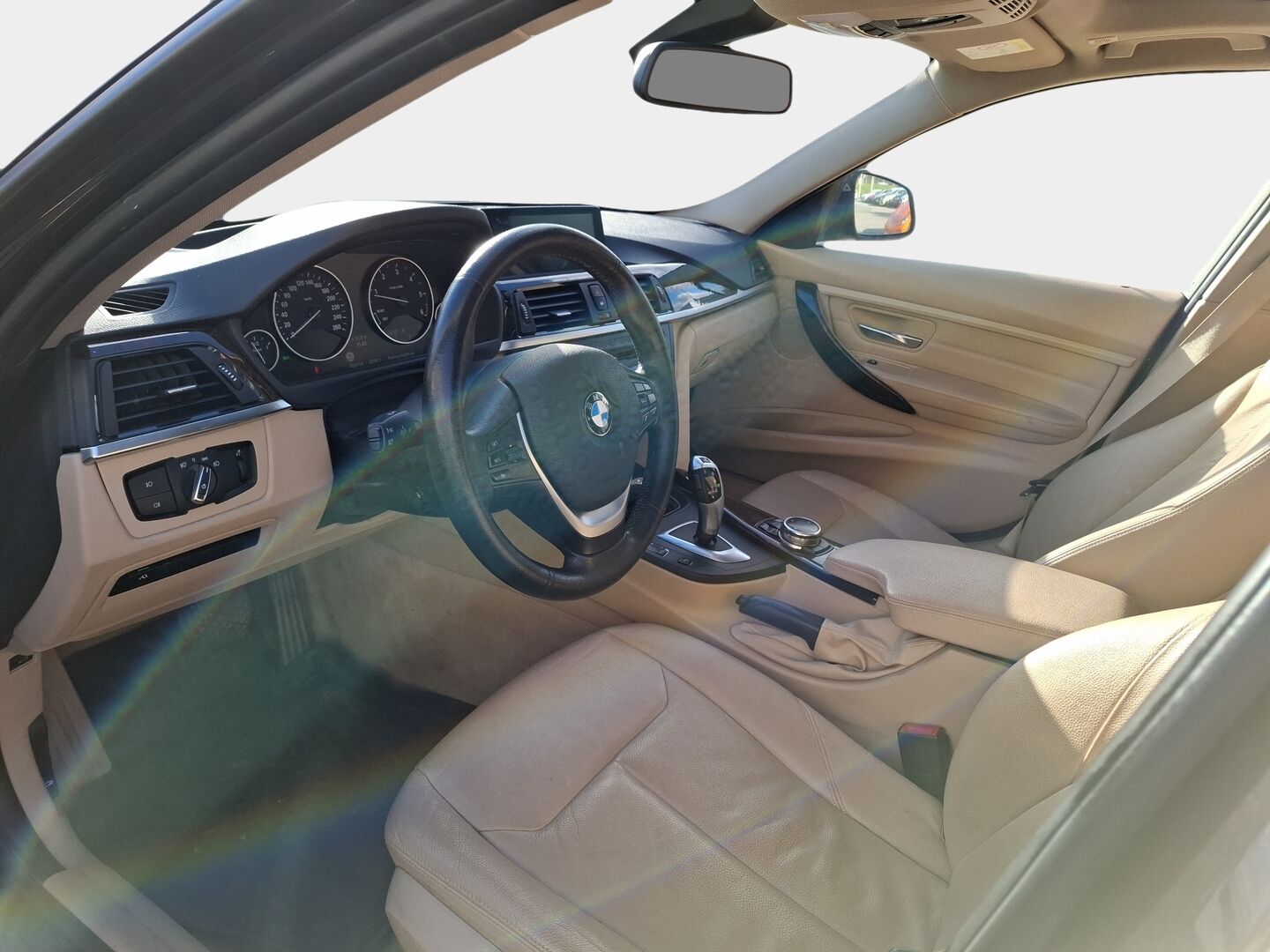 BMW 320 2013 320d Farmari (AC) 4ov 1995cm3 A / HUD / Koukku / Bixenon / Tutkat / Nahkapenkit / Panorama - Tulossa myyntiin!