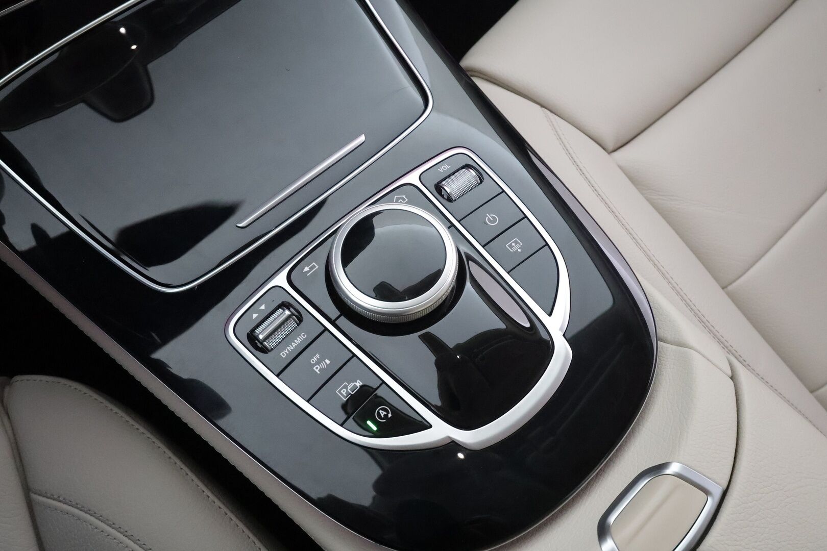 Mercedes-Benz E 2018 220 d 4Matic A Premium Business * Vakkari / High perfo LED / P.kamera / Sporttinahat / Ambient * - 1.Om Suomi-auto / Kahdet renkaat