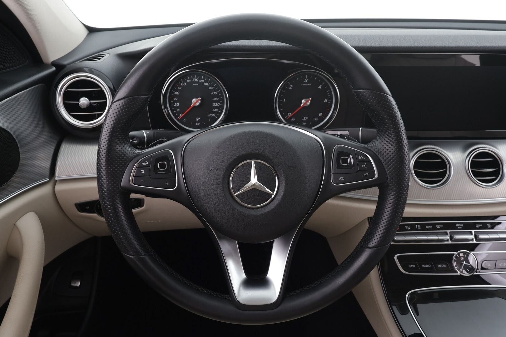 Mercedes-Benz E 2018 220 d 4Matic A Premium Business * Vakkari / High perfo LED / P.kamera / Sporttinahat / Ambient * - 1.Om Suomi-auto / Kahdet renkaat