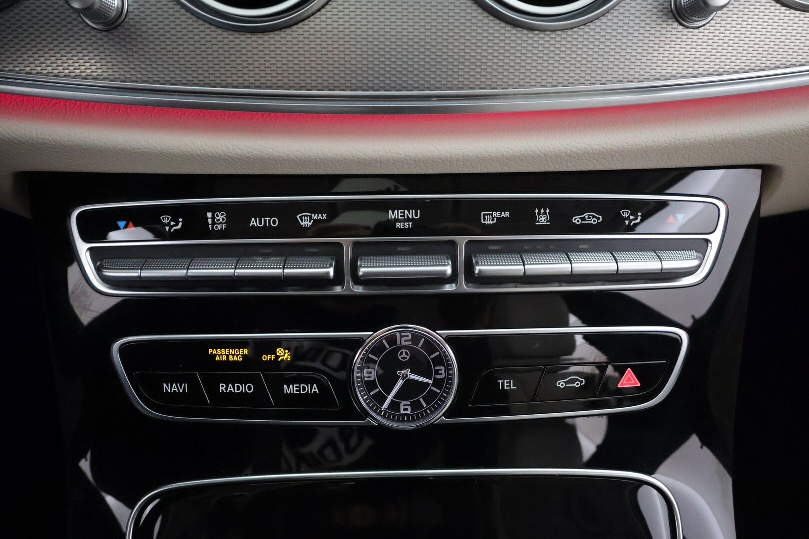 Mercedes-Benz E 2018 220 d 4Matic A Premium Business * Vakkari / High perfo LED / P.kamera / Sporttinahat / Ambient * - 1.Om Suomi-auto / Kahdet renkaat