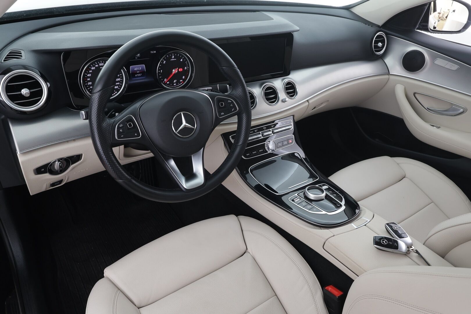 Mercedes-Benz E 2018 220 d 4Matic A Premium Business * Vakkari / High perfo LED / P.kamera / Sporttinahat / Ambient * - 1.Om Suomi-auto / Kahdet renkaat