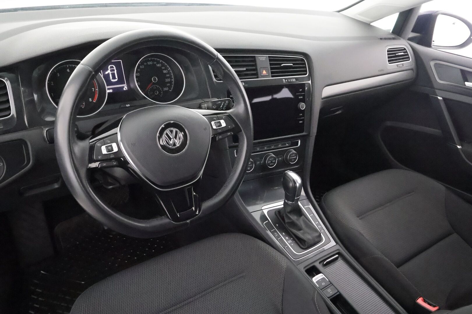 Volkswagen Golf 2018 Comfortline 1,0 TSI 81 kW (110 hv) DSG-automaatti - | ACC | P.Kamera | Bluetooth | Apple&Android | Suomi-auto | Kahdet Renkaat Merkkihuollettu |