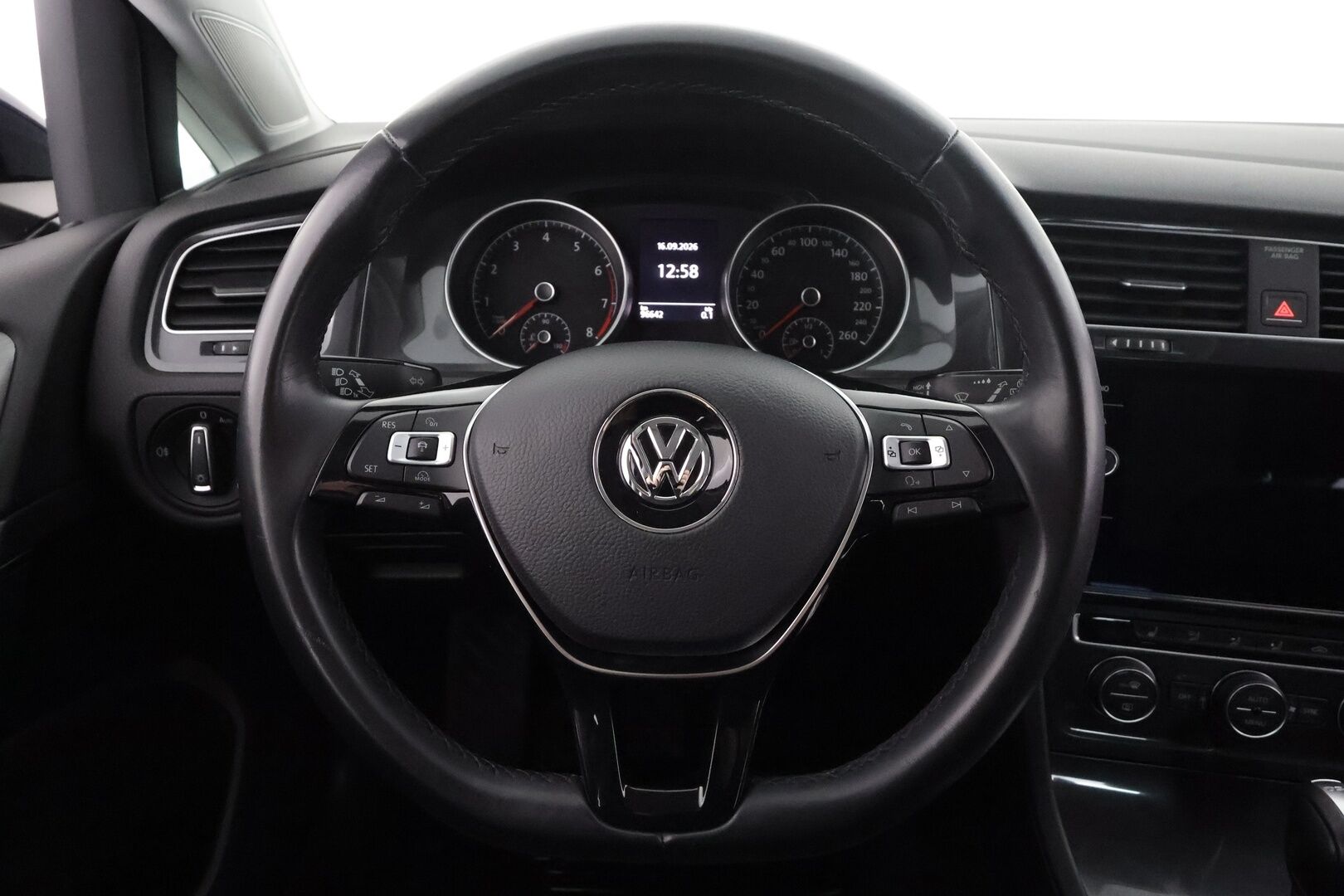 Volkswagen Golf 2018 Comfortline 1,0 TSI 81 kW (110 hv) DSG-automaatti - | ACC | P.Kamera | Bluetooth | Apple&Android | Suomi-auto | Kahdet Renkaat Merkkihuollettu |