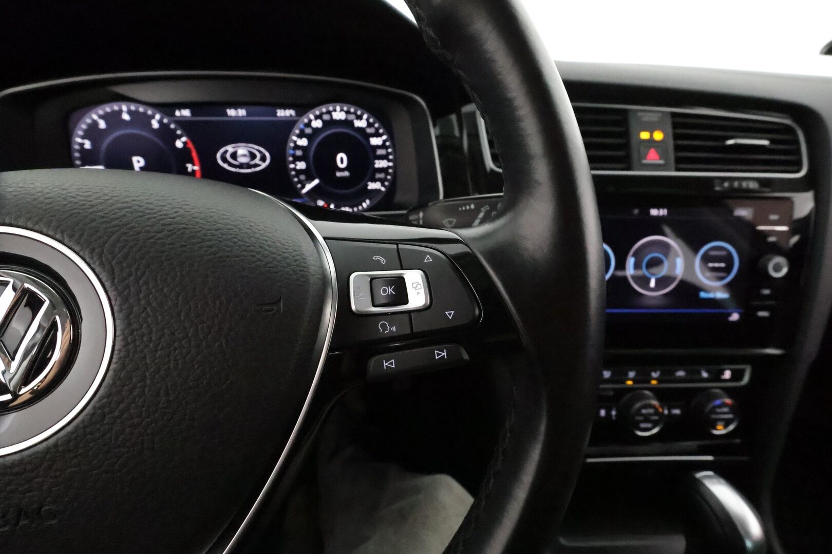Volkswagen Golf 2018 Highline 1,5 TSI EVO 96 kW BLUEMOTION DSG **Adapt.vakkari / Webasto / Adapt.LED / P.Kamera / Hierovapenkki / Navi** - Sumi-auto / Kahdet Renkaat