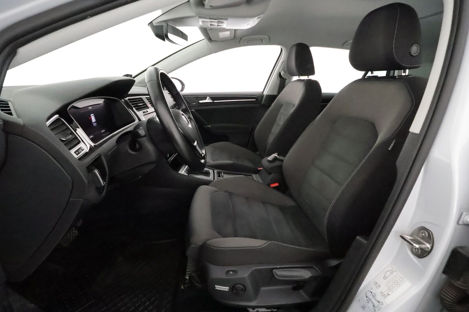 Volkswagen Golf 2018 Highline 1,5 TSI EVO 96 kW BLUEMOTION DSG **Adapt.vakkari / Webasto / Adapt.LED / P.Kamera / Hierovapenkki / Navi** - Sumi-auto / Kahdet Renkaat