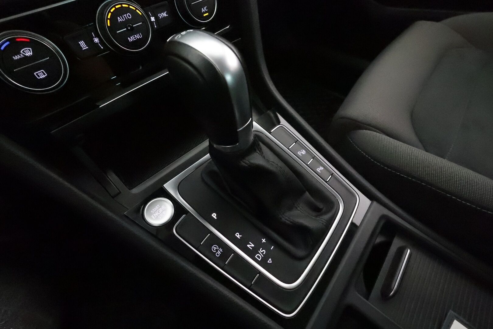 Volkswagen Golf 2018 Highline 1,5 TSI EVO 96 kW BLUEMOTION DSG **Adapt.vakkari / Webasto / Adapt.LED / P.Kamera / Hierovapenkki / Navi** - Sumi-auto / Kahdet Renkaat