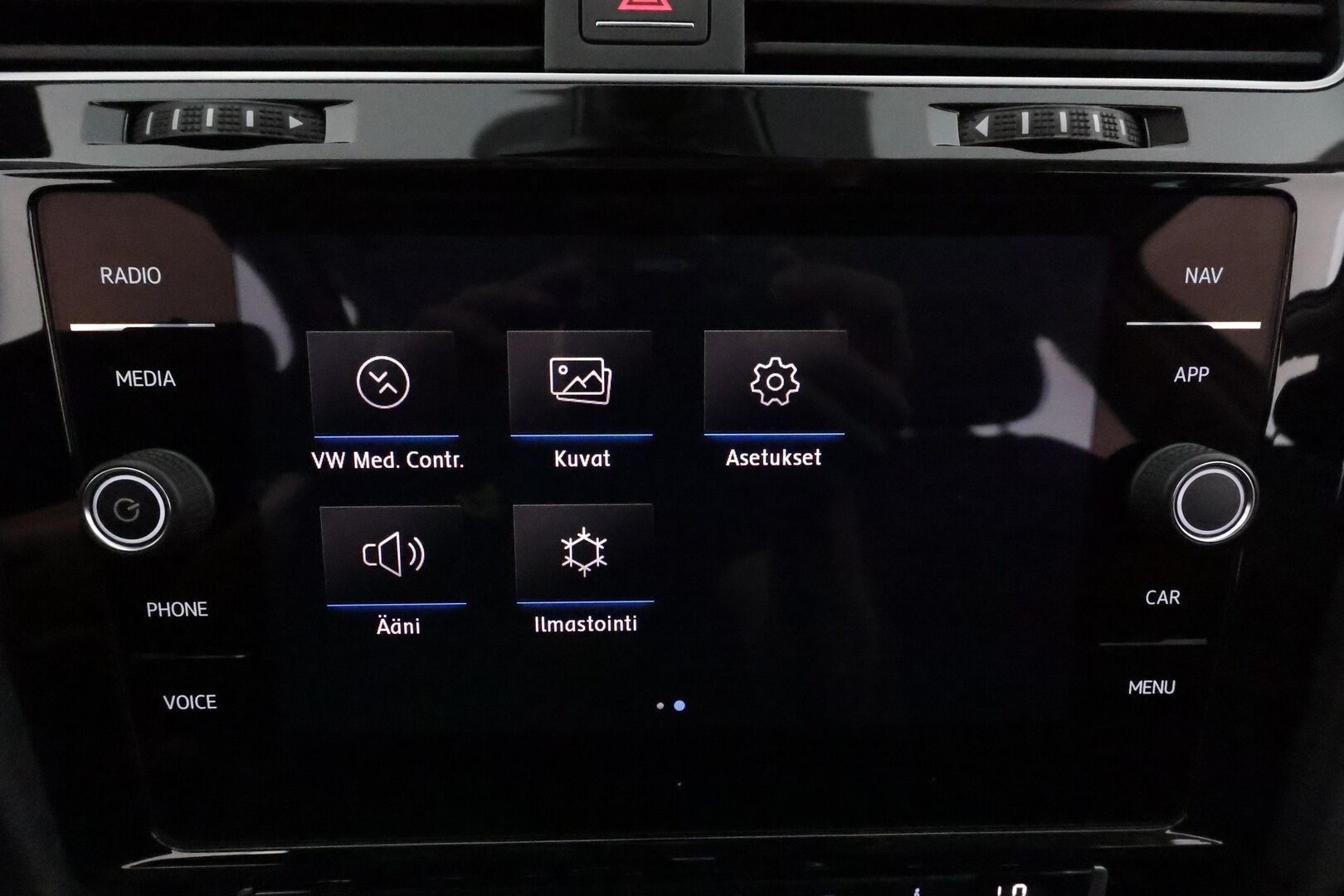 Volkswagen Golf 2018 Highline 1,5 TSI EVO 96 kW BLUEMOTION DSG **Adapt.vakkari / Webasto / Adapt.LED / P.Kamera / Hierovapenkki / Navi** - Sumi-auto / Kahdet Renkaat