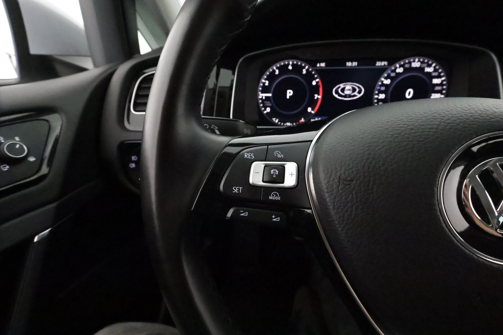 Volkswagen Golf 2018 Highline 1,5 TSI EVO 96 kW BLUEMOTION DSG **Adapt.vakkari / Webasto / Adapt.LED / P.Kamera / Hierovapenkki / Navi** - Sumi-auto / Kahdet Renkaat