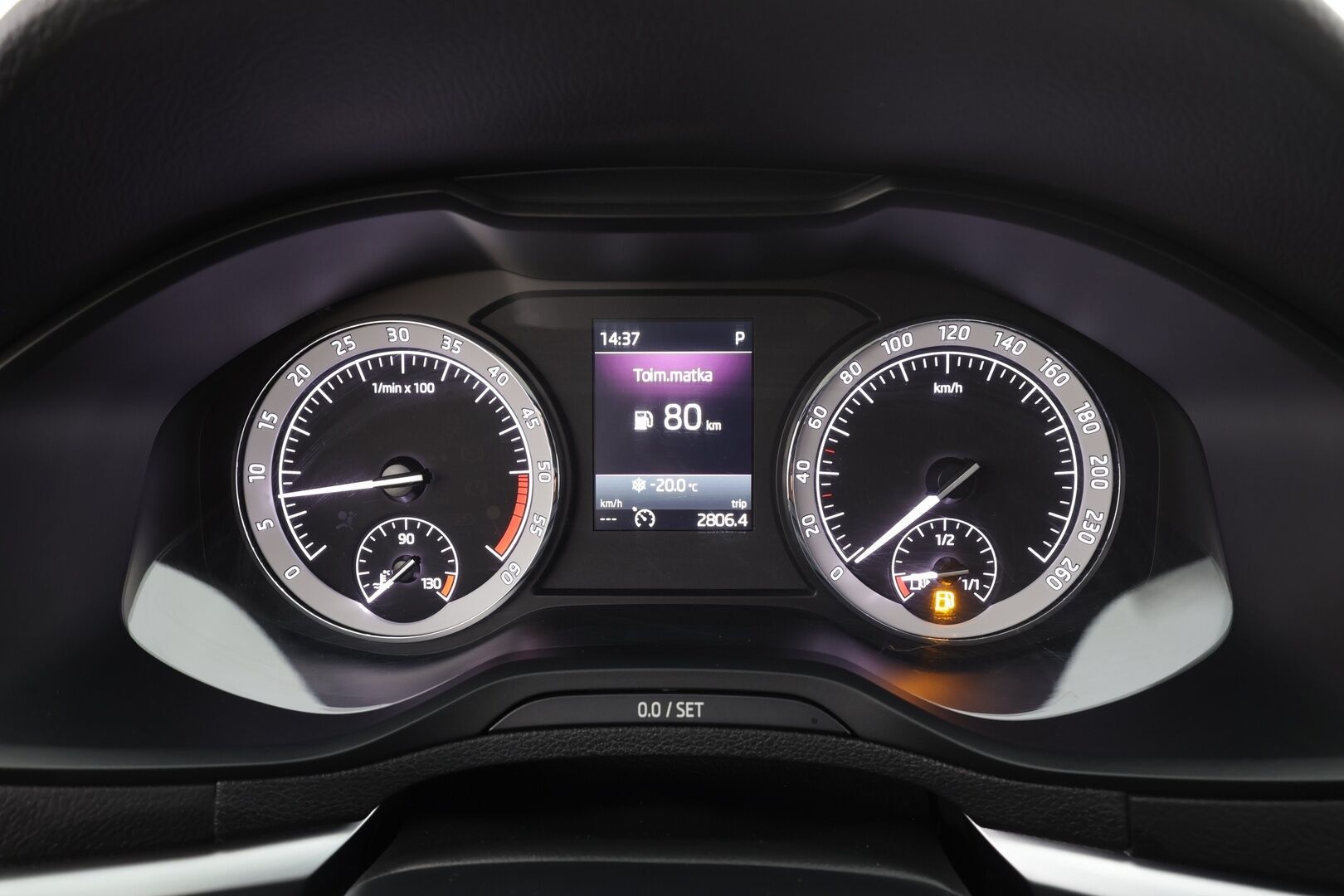 Skoda Karoq 2018 2,0 TDI 150 4x4 Style DSG * ACC / LED / Webasto / P.kamera / Keyless / Navi * - Suomi-auto / Kahdet renkaat