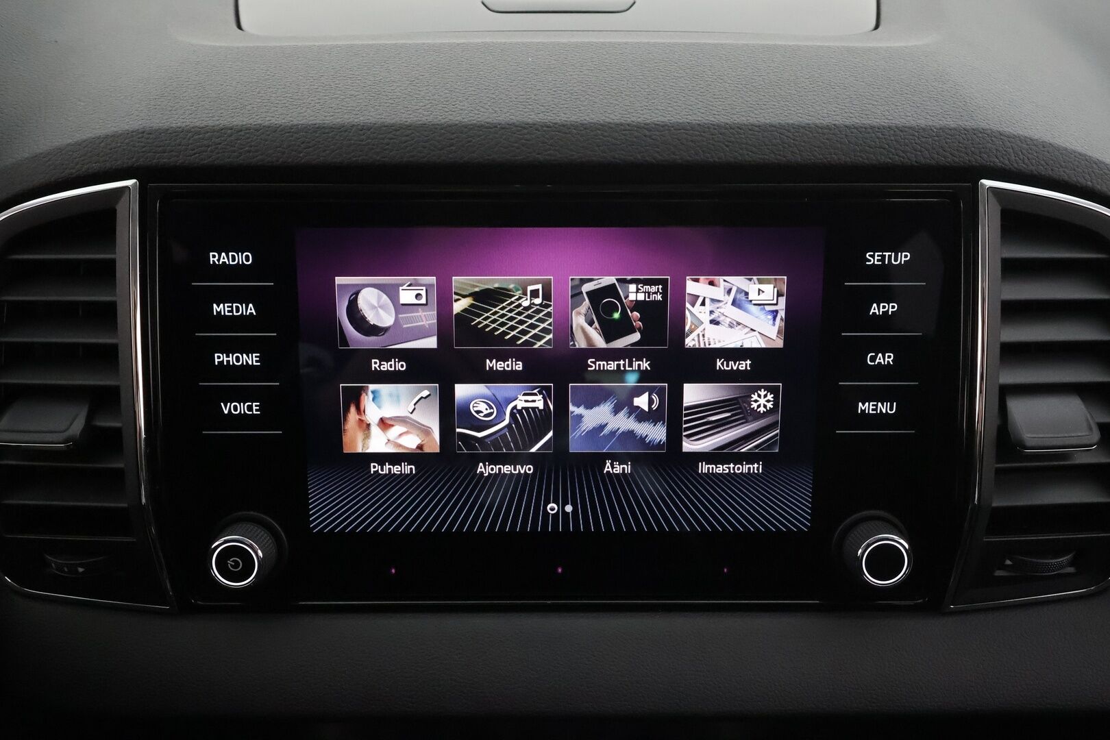 Skoda Karoq 2018 2,0 TDI 150 4x4 Style DSG * ACC / LED / Webasto / P.kamera / Keyless / Navi * - Suomi-auto / Kahdet renkaat