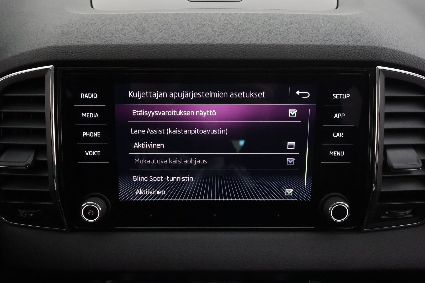 Skoda Karoq 2018 2,0 TDI 150 4x4 Style DSG * ACC / LED / Webasto / P.kamera / Keyless / Navi * - Suomi-auto / Kahdet renkaat