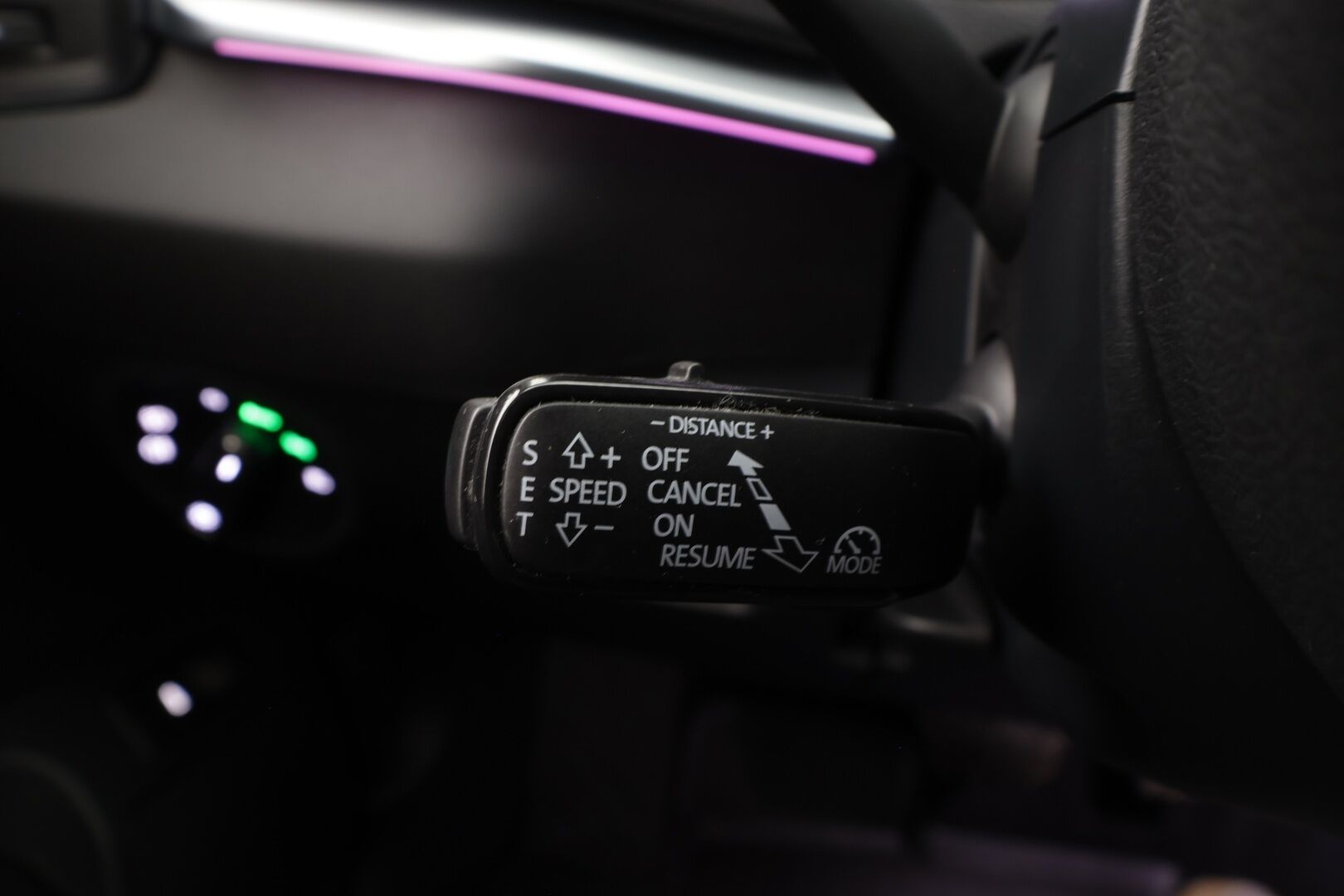 Skoda Karoq 2018 2,0 TDI 150 4x4 Style DSG * ACC / LED / Webasto / P.kamera / Keyless / Navi * - Suomi-auto / Kahdet renkaat