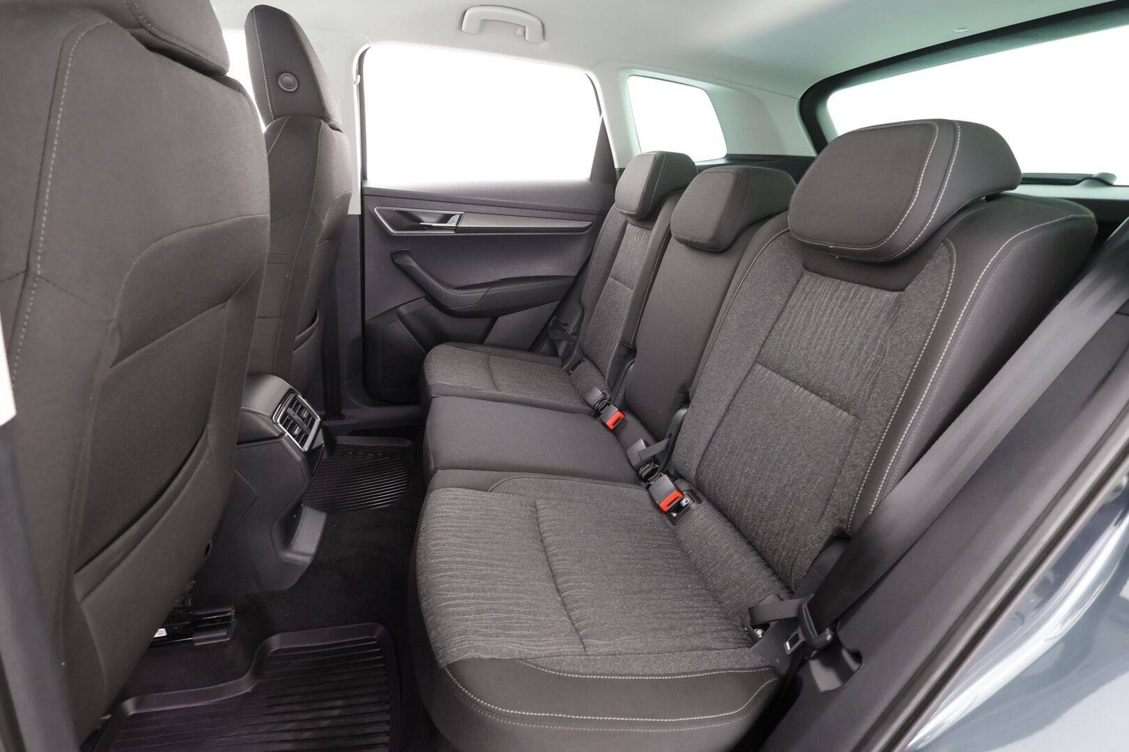 Skoda Karoq 2018 2,0 TDI 150 4x4 Style DSG * ACC / LED / Webasto / P.kamera / Keyless / Navi * - Suomi-auto / Kahdet renkaat