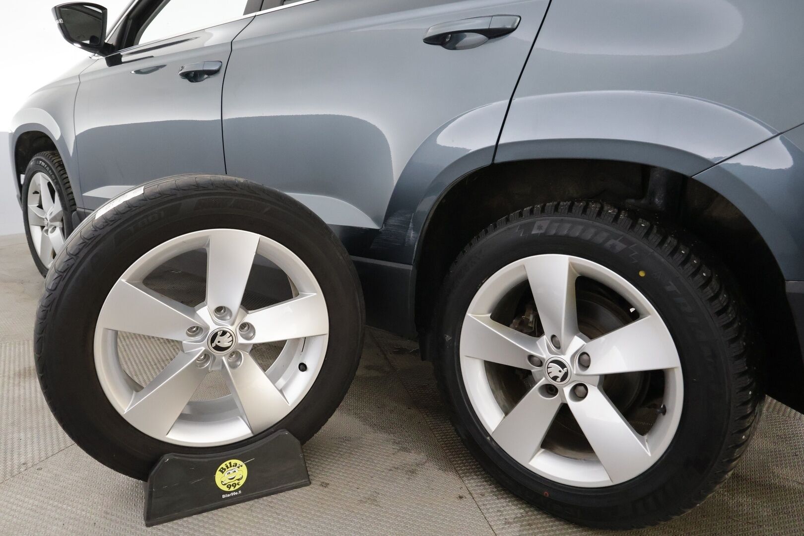 Skoda Karoq 2018 2,0 TDI 150 4x4 Style DSG * ACC / LED / Webasto / P.kamera / Keyless / Navi * - Suomi-auto / Kahdet renkaat