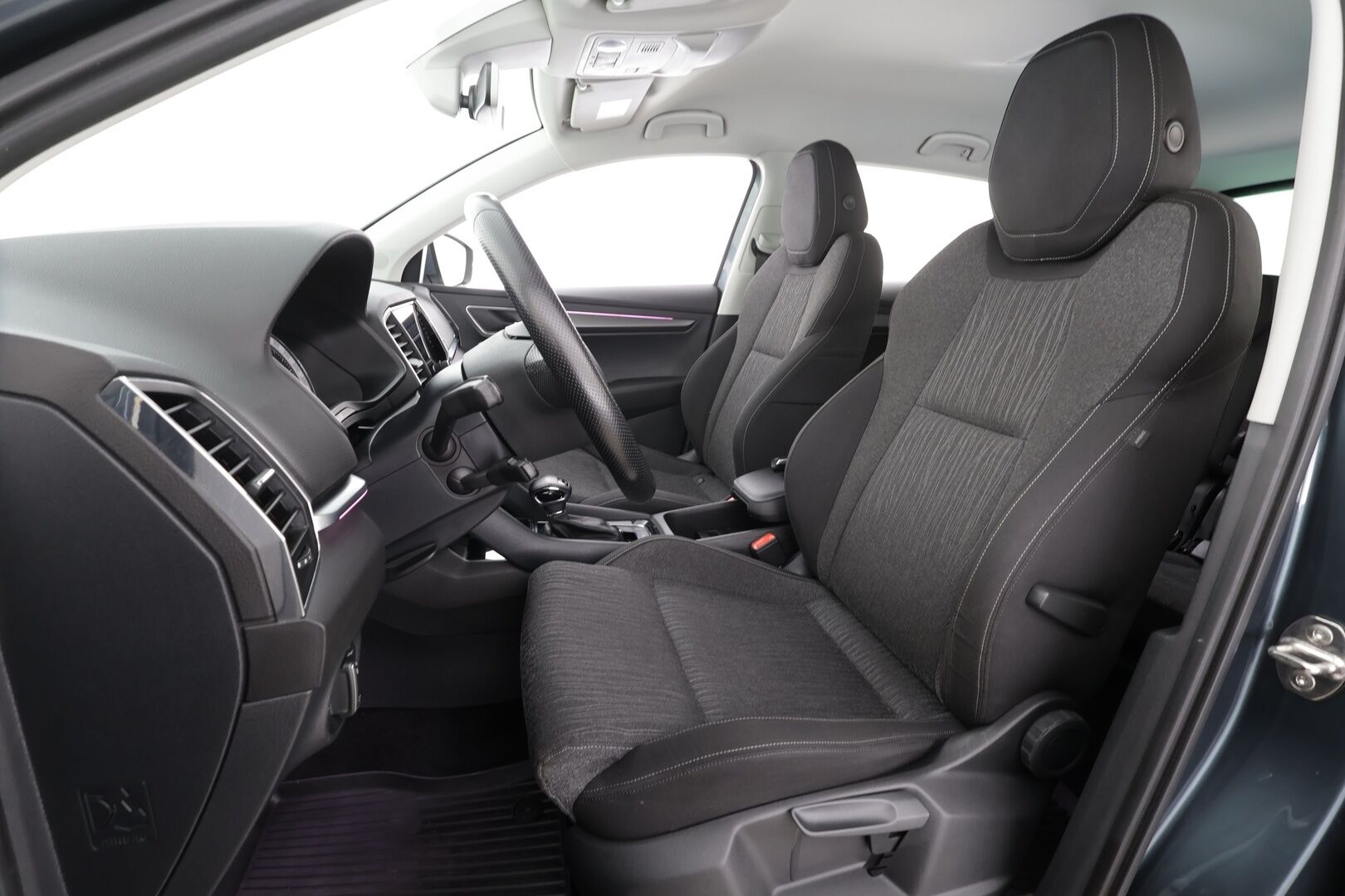 Skoda Karoq 2018 2,0 TDI 150 4x4 Style DSG * ACC / LED / Webasto / P.kamera / Keyless / Navi * - Suomi-auto / Kahdet renkaat