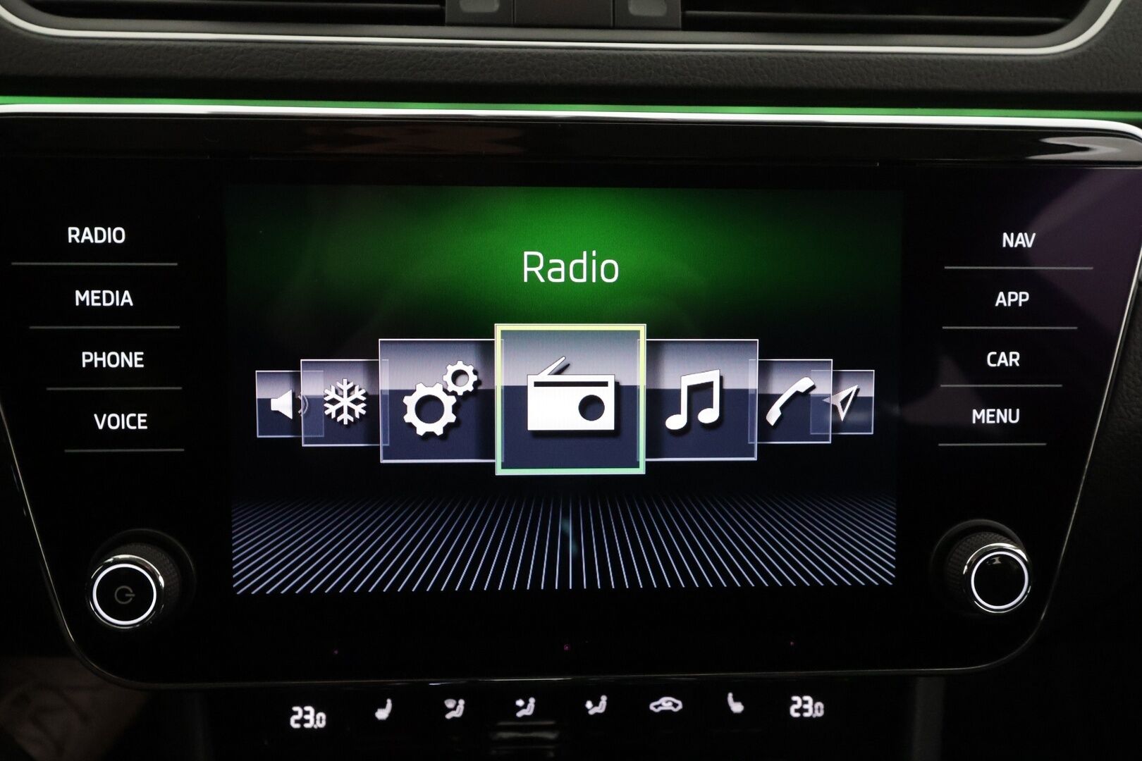 Skoda Superb 2019 Combi 1,5 TSI ACT Style BusinessLine DSG * ACC / Webasto / Koukku / Muistipenkki / Canton / LED / P.kamera * - Suomi-auto / Kahdet Renkaat - HULLUT AVAJAISHULINAT KORKOTARJOUS 3,29 %