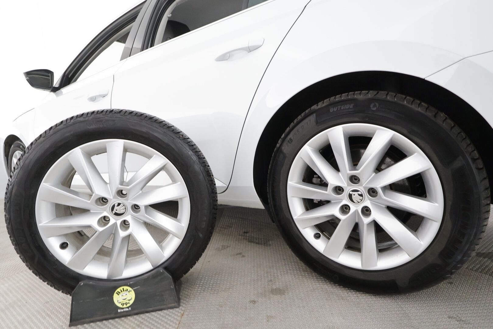 Skoda Superb 2019 Combi 1,5 TSI ACT Style BusinessLine DSG * ACC / Webasto / Koukku / Muistipenkki / Canton / LED / P.kamera * - Suomi-auto / Kahdet Renkaat - HULLUT AVAJAISHULINAT KORKOTARJOUS 3,29 %