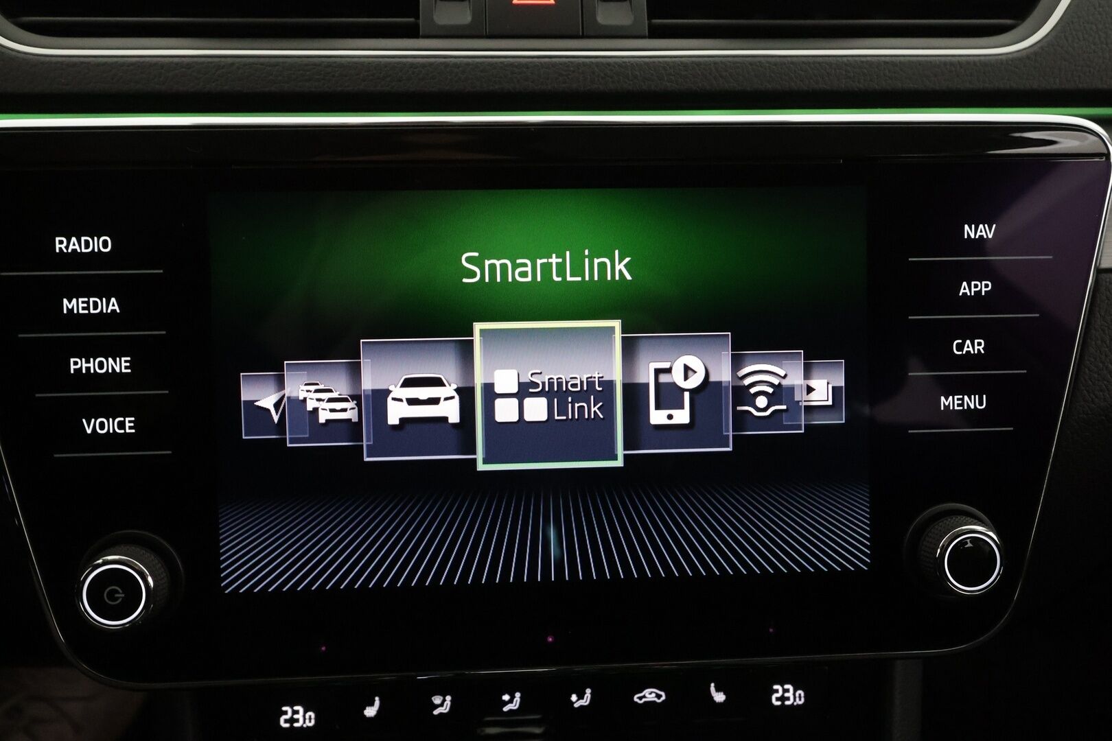 Skoda Superb 2019 Combi 1,5 TSI ACT Style BusinessLine DSG * ACC / Webasto / Koukku / Muistipenkki / Canton / LED / P.kamera * - Suomi-auto / Kahdet Renkaat - HULLUT AVAJAISHULINAT KORKOTARJOUS 3,29 %