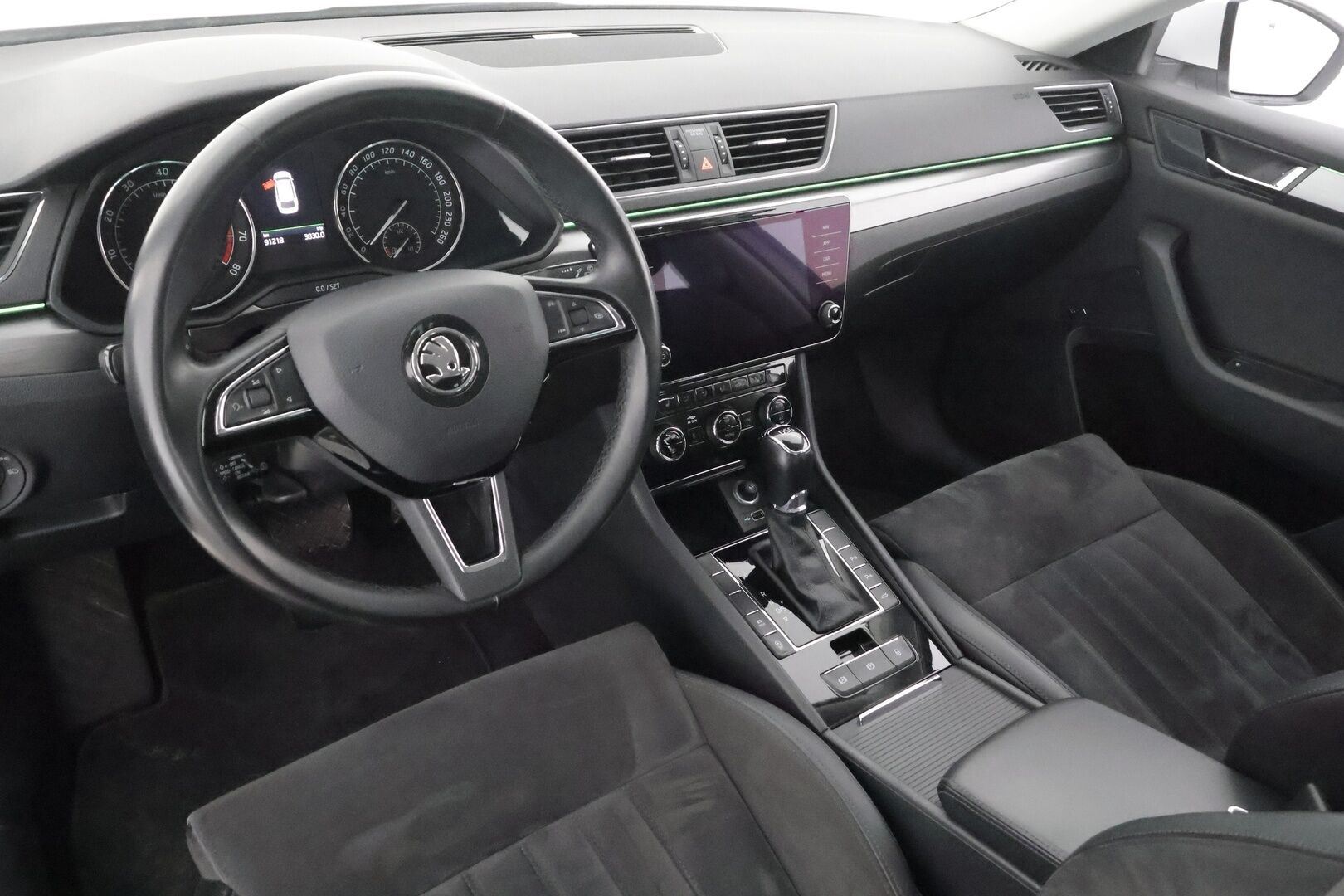 Skoda Superb 2019 Combi 1,5 TSI ACT Style BusinessLine DSG * ACC / Webasto / Koukku / Muistipenkki / Canton / LED / P.kamera * - Suomi-auto / Kahdet Renkaat - HULLUT AVAJAISHULINAT KORKOTARJOUS 3,29 %