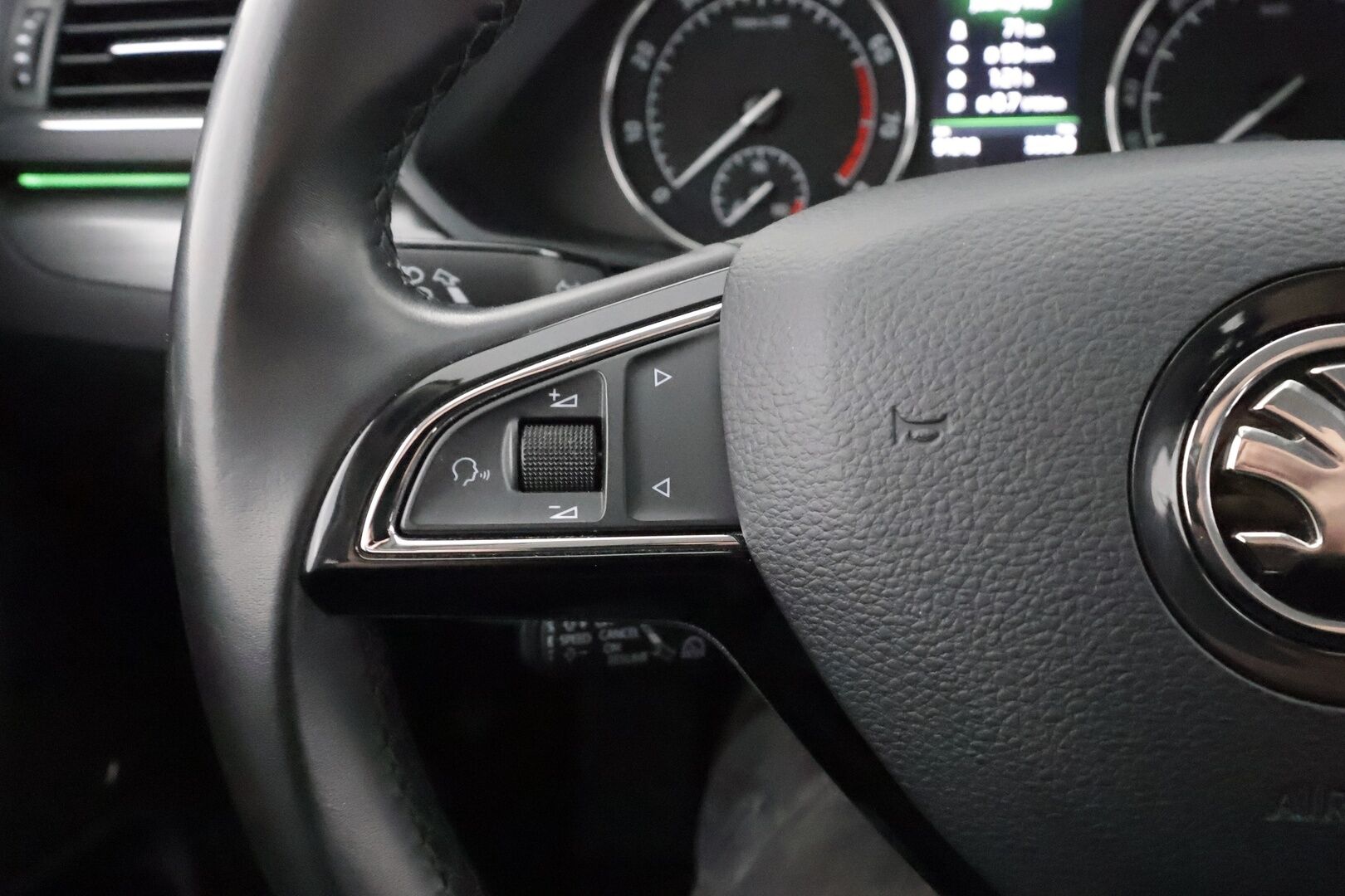 Skoda Superb 2019 Combi 1,5 TSI ACT Style BusinessLine DSG * ACC / Webasto / Koukku / Muistipenkki / Canton / LED / P.kamera * - Suomi-auto / Kahdet Renkaat - HULLUT AVAJAISHULINAT KORKOTARJOUS 3,29 %