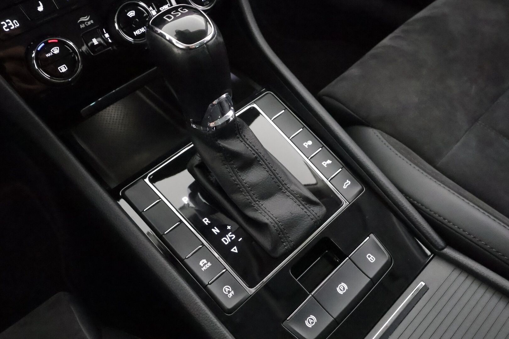 Skoda Superb 2019 Combi 1,5 TSI ACT Style BusinessLine DSG * ACC / Webasto / Koukku / Muistipenkki / Canton / LED / P.kamera * - Suomi-auto / Kahdet Renkaat - HULLUT AVAJAISHULINAT KORKOTARJOUS 3,29 %