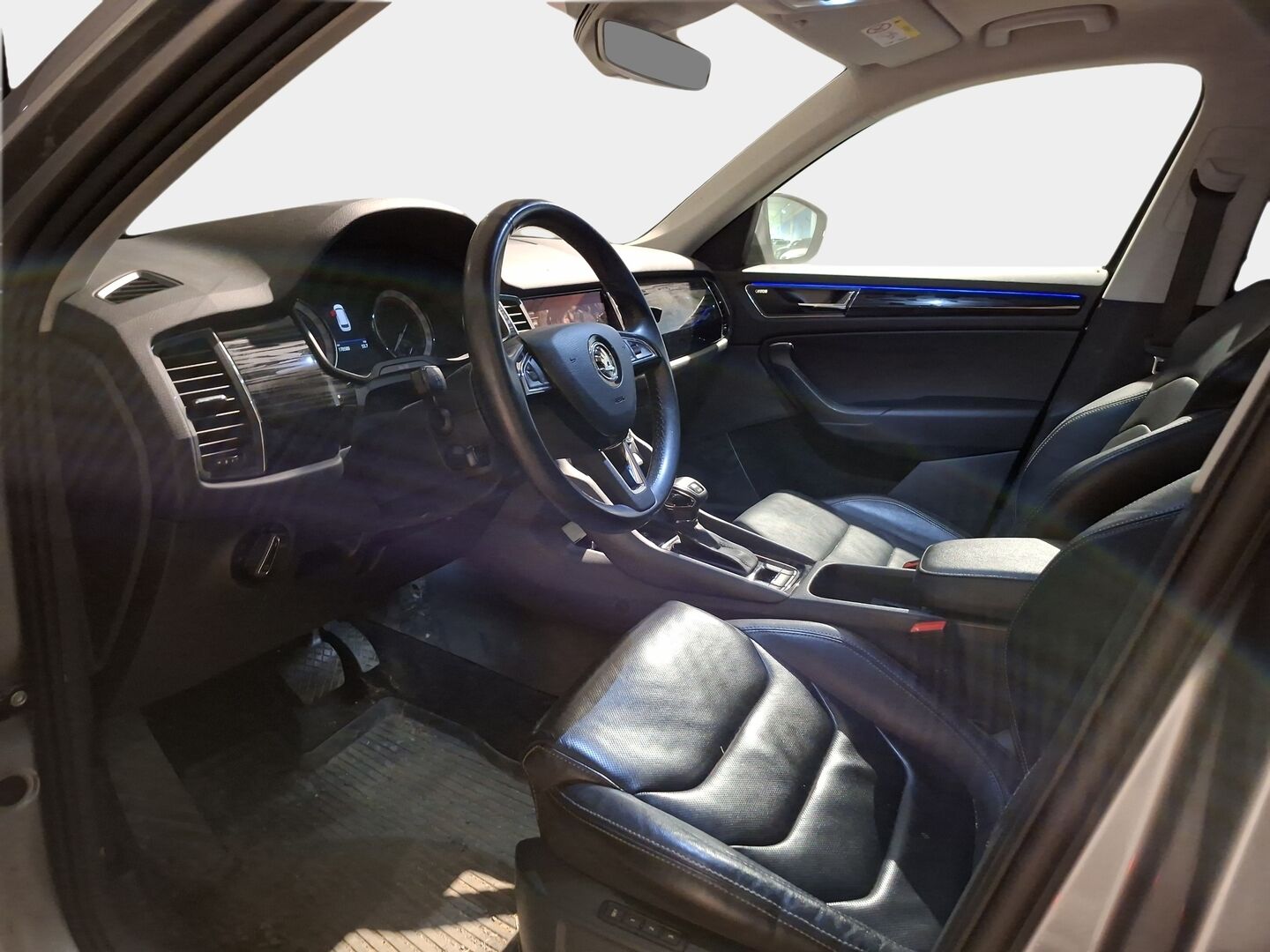 Skoda Kodiaq 2019 2,0 TDI 190 4x4 Exclusive DSG Autom. *7-p / 360 / ACC / Ilmastoidut nahat muisteilla / Canton / Panorama / Koukku / LED* - Hyvin varusteltu siistikuntoinen Suomiauto kaksilla renkailla ja vanteilla!